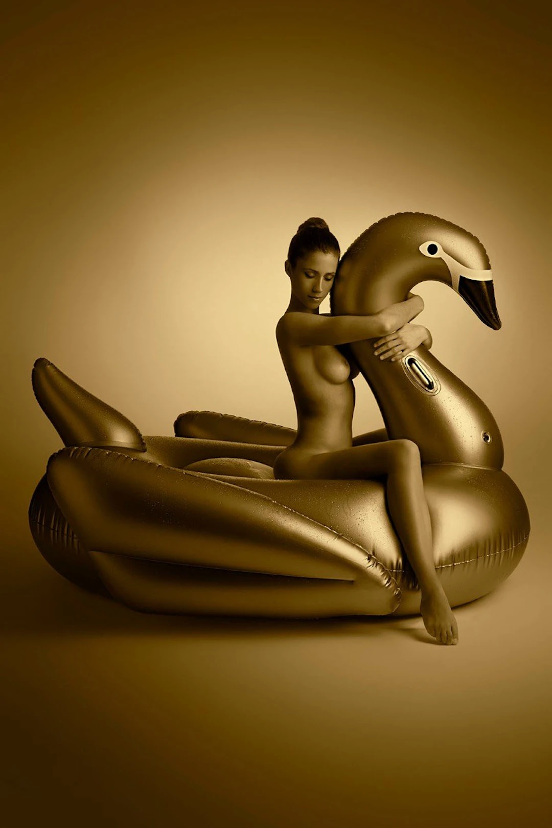 Hervé Lewis - Contemporary Photographer - Leda and the Swan