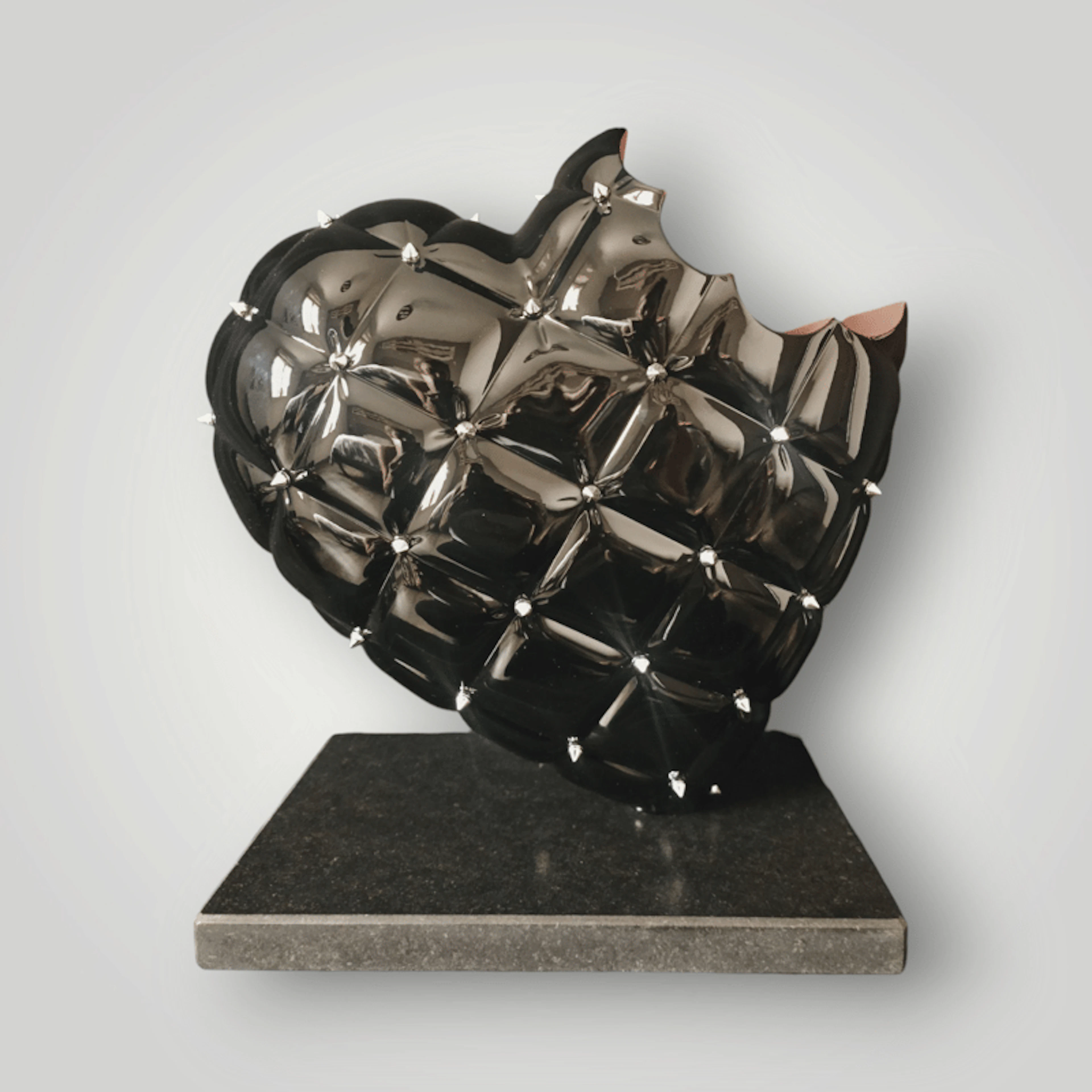 Ninu - Contemporary Sculptor - CROCK DE TOI ROYAL BLACK LOUBOUTIN