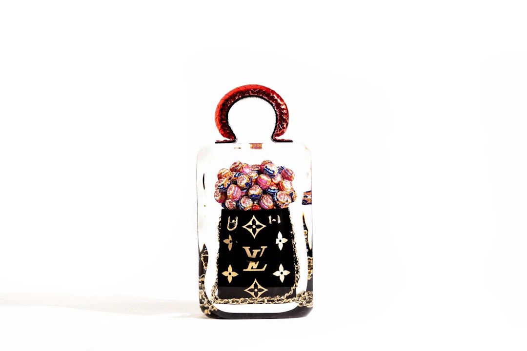 Fred Allard - Contemporary Sculptor - IT BAG small - Sujet Brûlant, 2021