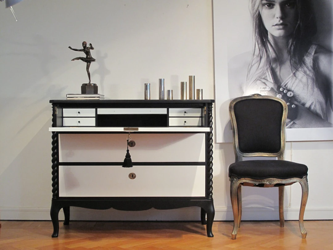 RENAISSANCE VS. COCO CHANEL 1800-TAL – LIKNANDE KAN BESTÄLLAS
