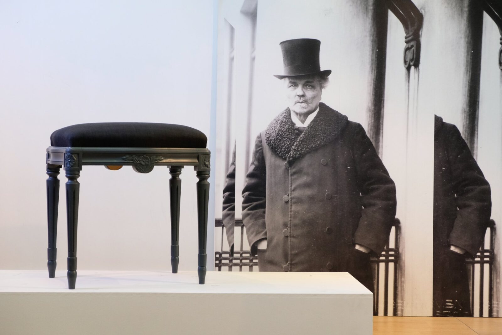 TABURETT CA 1940 – LIKNANDE KAN BESTÄLLAS
