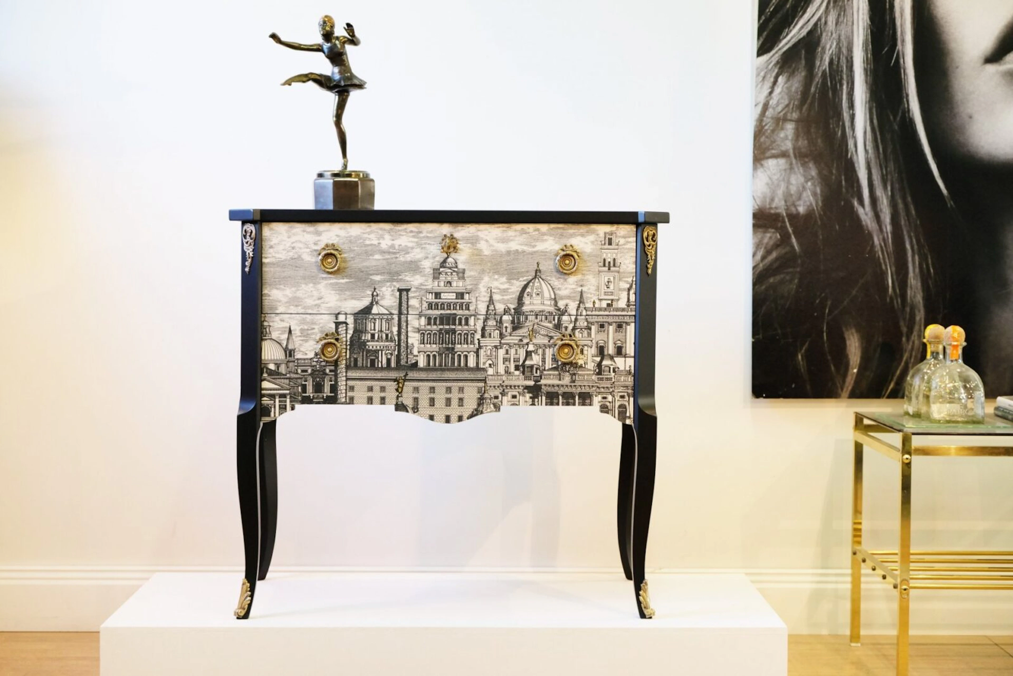 BYRÅ – PRINT FORNASETTI – LIKADAN KAN BESTÄLLAS