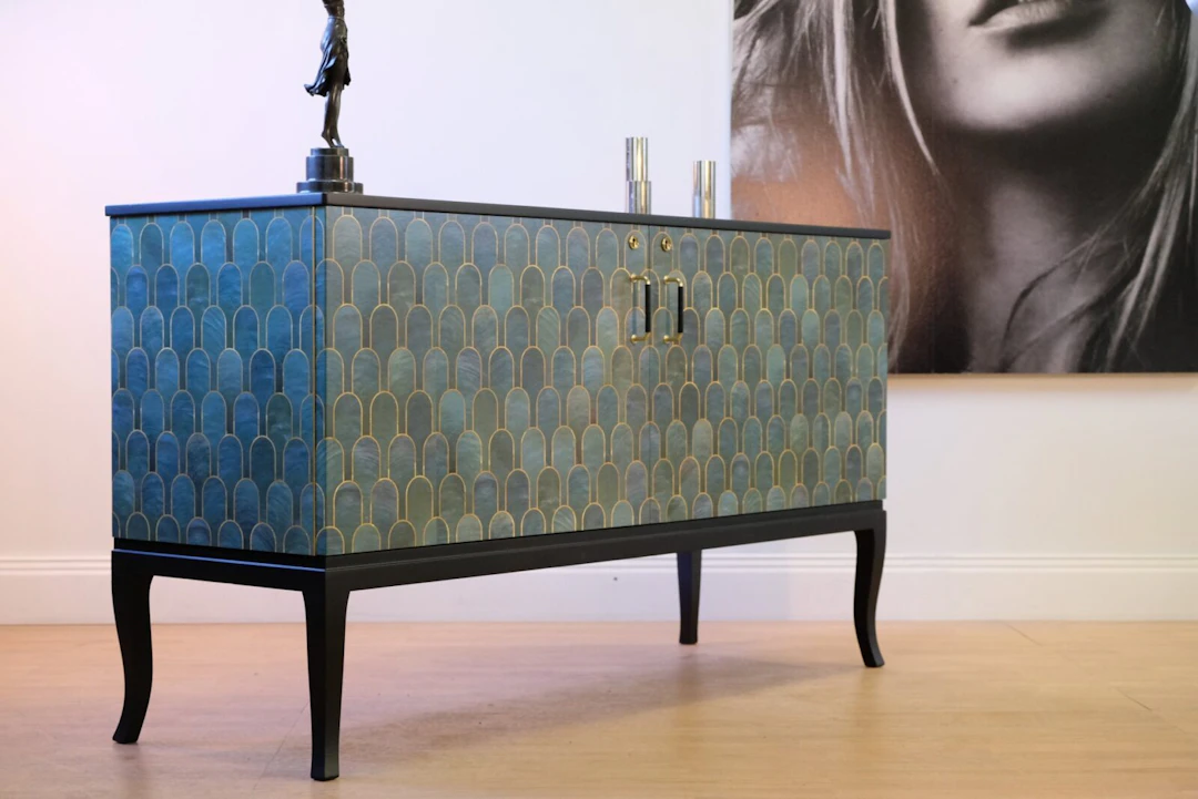 SIDEBOARD CA 1930 – LIKNANDE KAN BESTÄLLAS