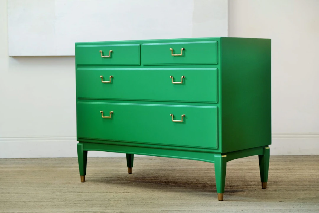 BYRÅ SWEDISH MODERN – Svenskt Tenn Green – Liknande går att beställa