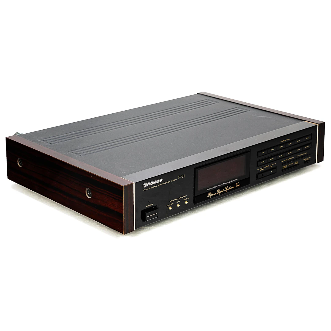 PIONEER F-91 "Urushi", Reference digital sythesizer tuner.
