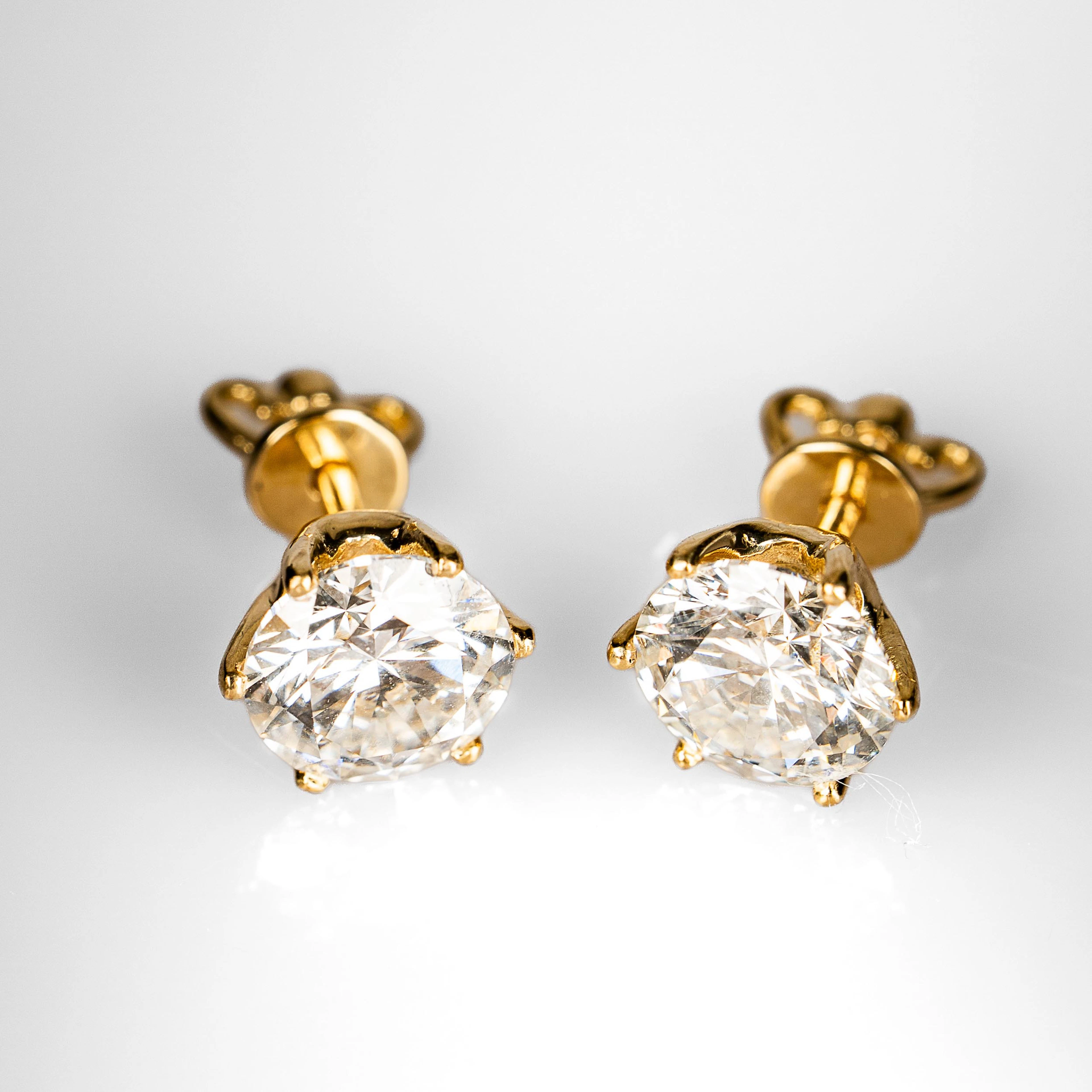 ÖRHÄNGEN. 14K Guld med briljantslipade diamanter 4 ct (2st).
