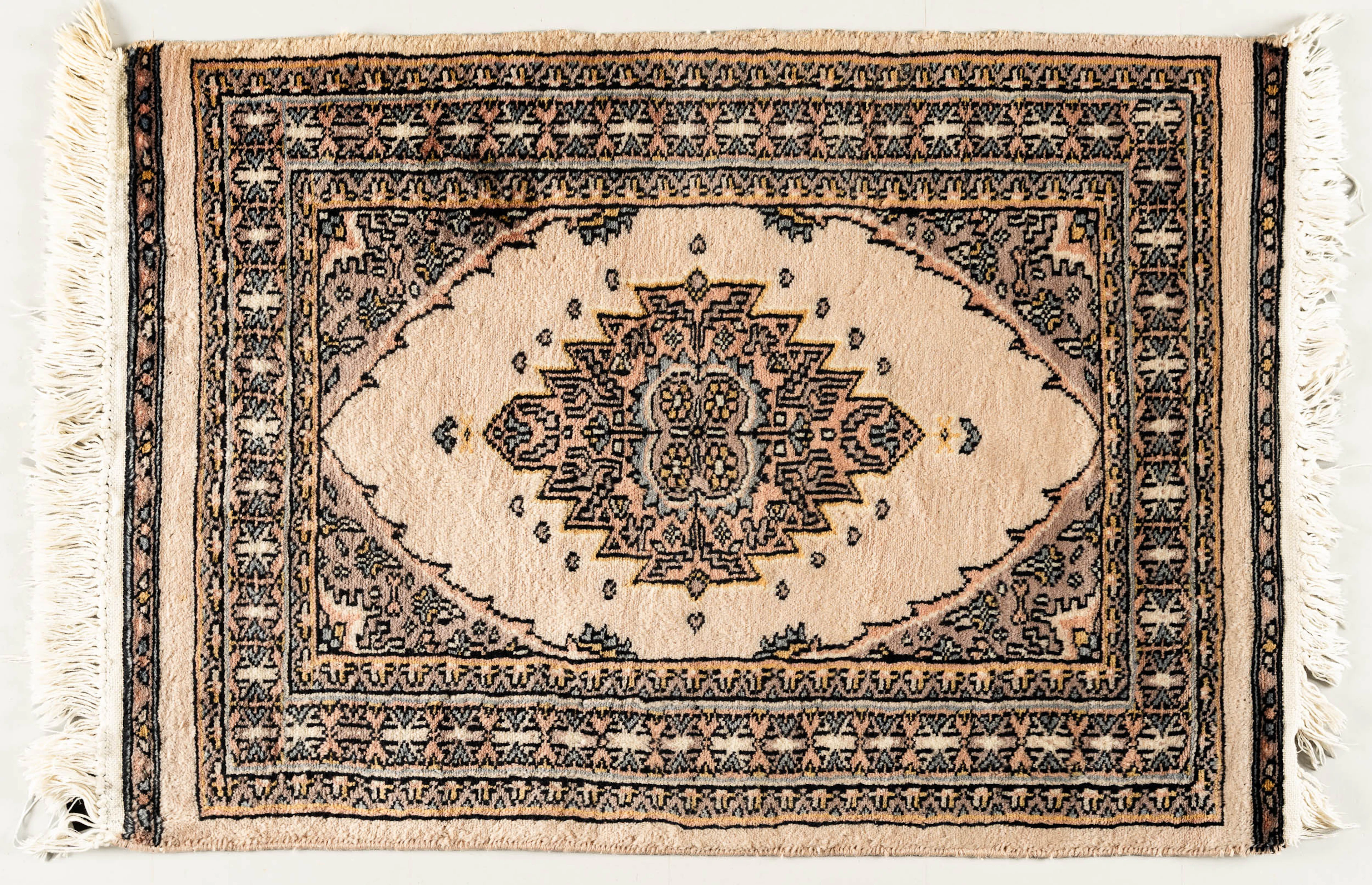 MATTA, Bokhara, Pakistan, 1900-tal. (89 × 62 cm).