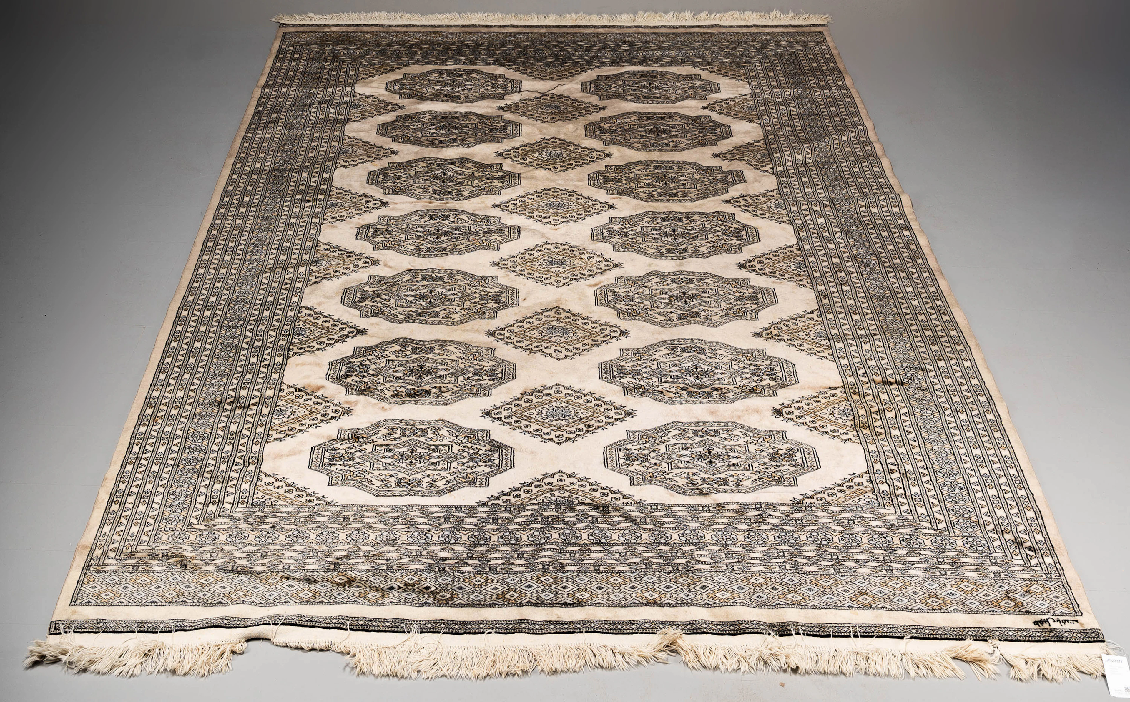 MATTA, Bokhara, Pakistan, Signerad, (220x300cm).