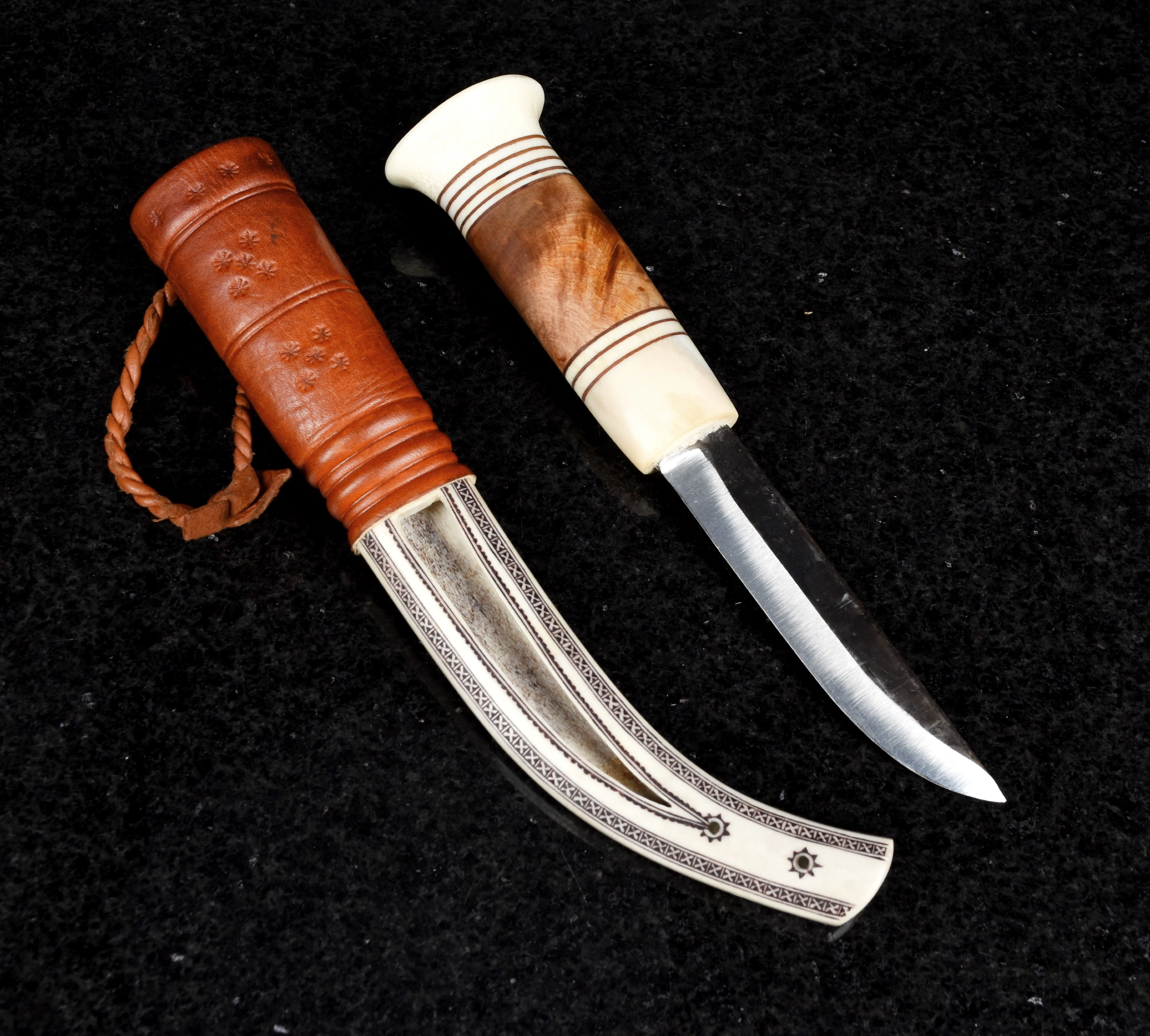 INGVAR SVONNI. Halvhornskniv / Sameslöjd.