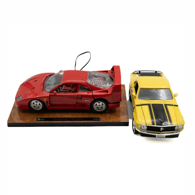 MODELLBILAR, 2 st, Ford Mustang och Ferrari F40, ERTL och Bburago