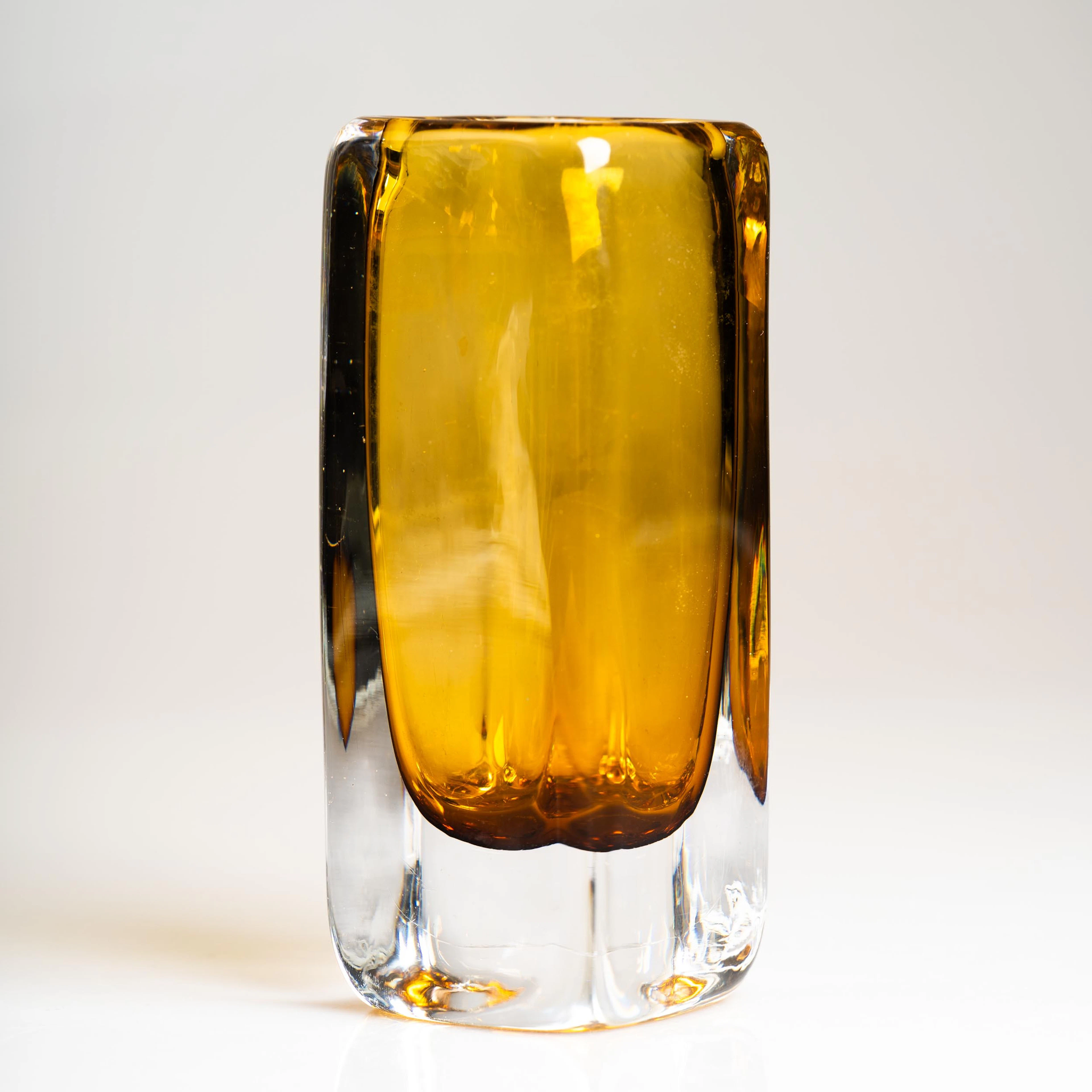 VICKE LINDSTRAND. Vas, Glas, Kosta 1900-tal.