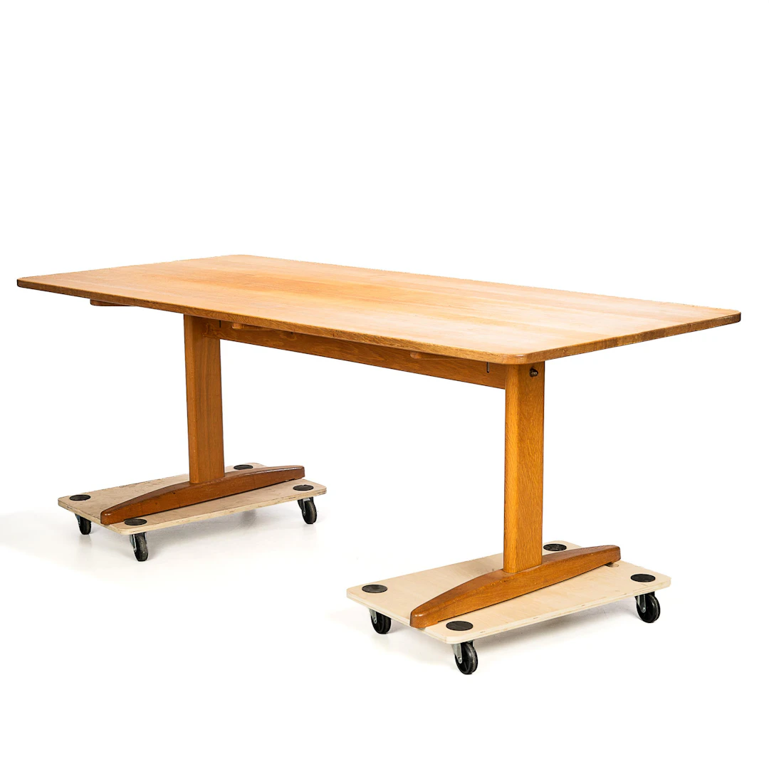 BORGE MOGESEN. Matbord, "Shaker",Modell C18, C.M. Madsens Fabriker, Danmark.