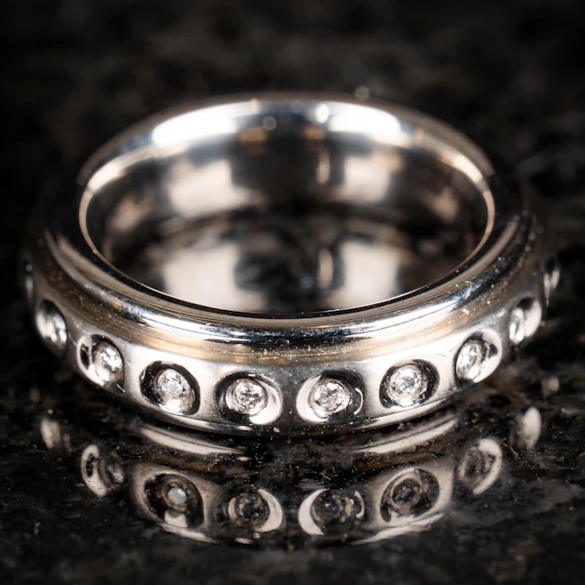 HELALLIANSRING, Titan, Besatt med briljantslipade diamanter, Zeezen.