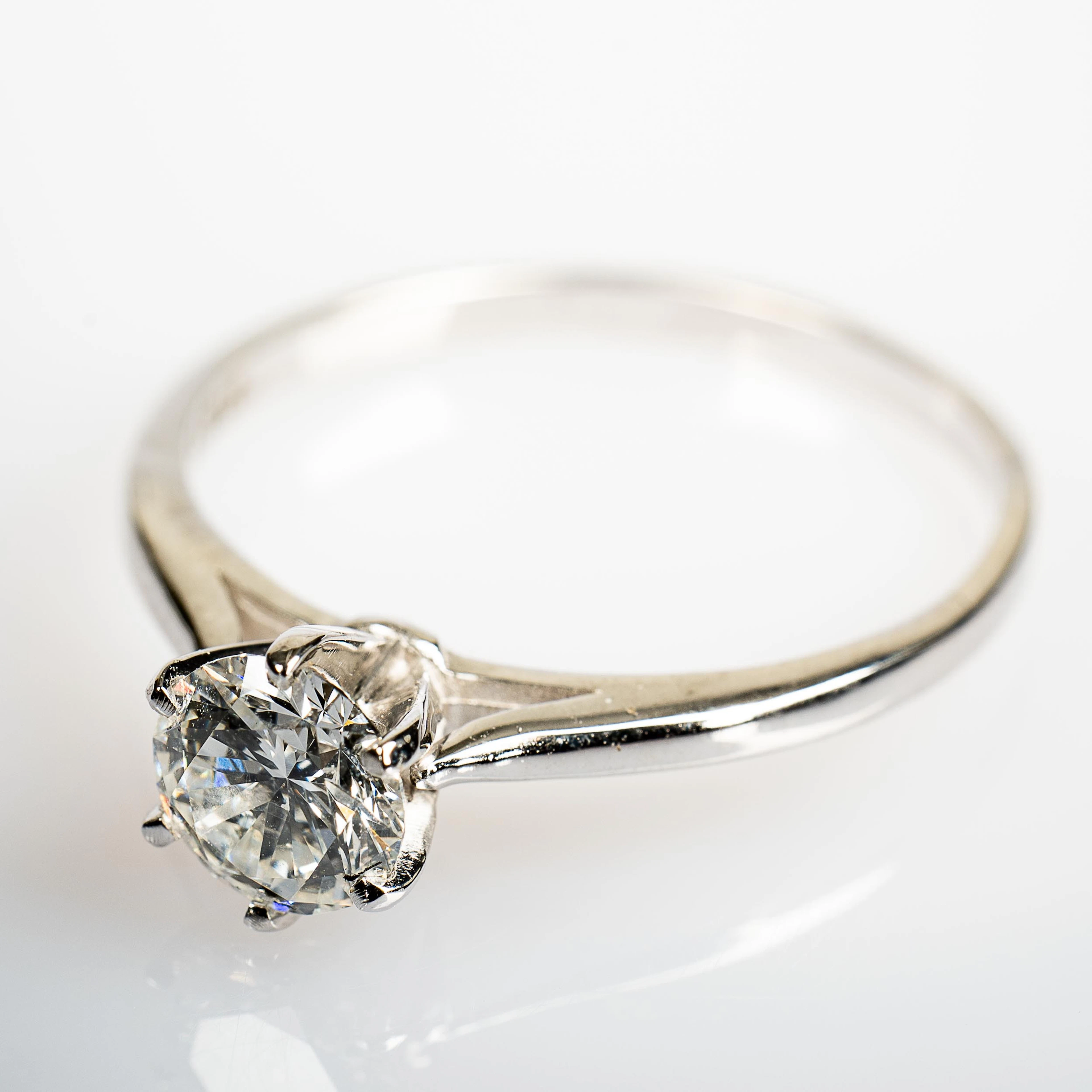 ENSTENSRING. 14K Guld med briljantslipad diamant 0,70 ct.