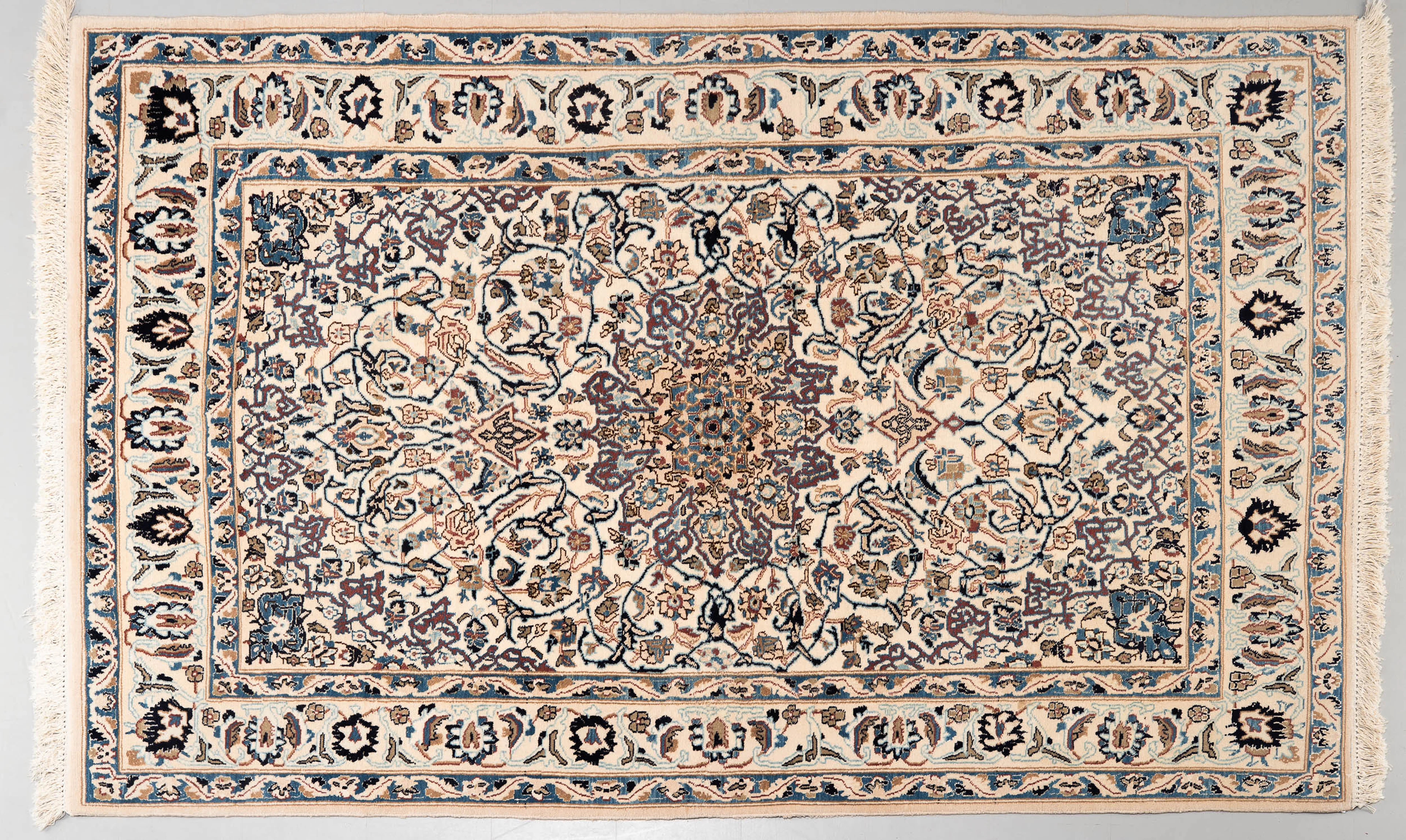 MATTA, Nain, Persisk, 1900-tal. Ull med silke. (204 × 126 cm).