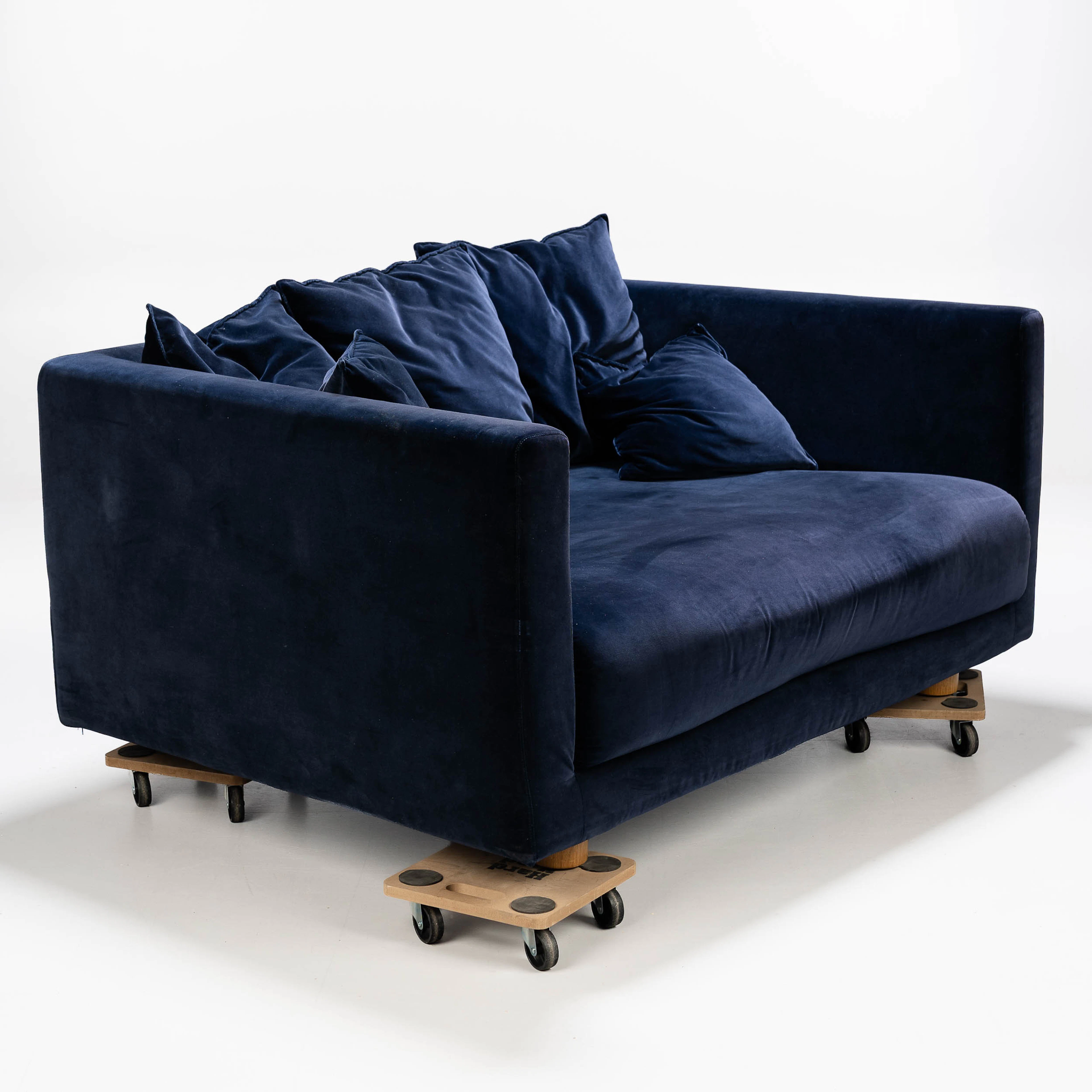 OLA WHILBORG. SOFFA,3-sits "Stockholm 2017 " IKEA, ek, mörkblå.