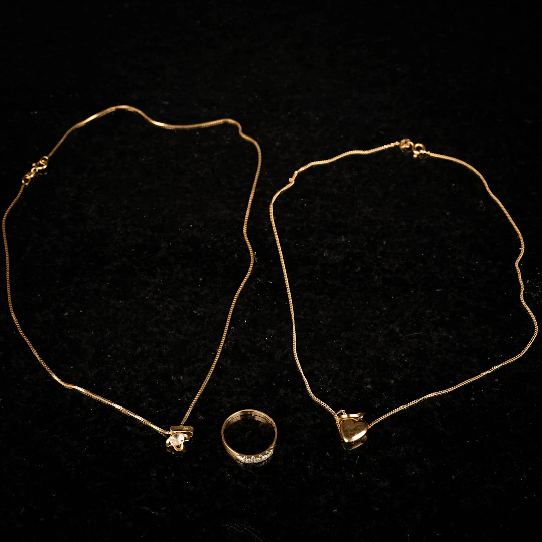 GULDCOLLIER & GULDRING 18k, 3 del.