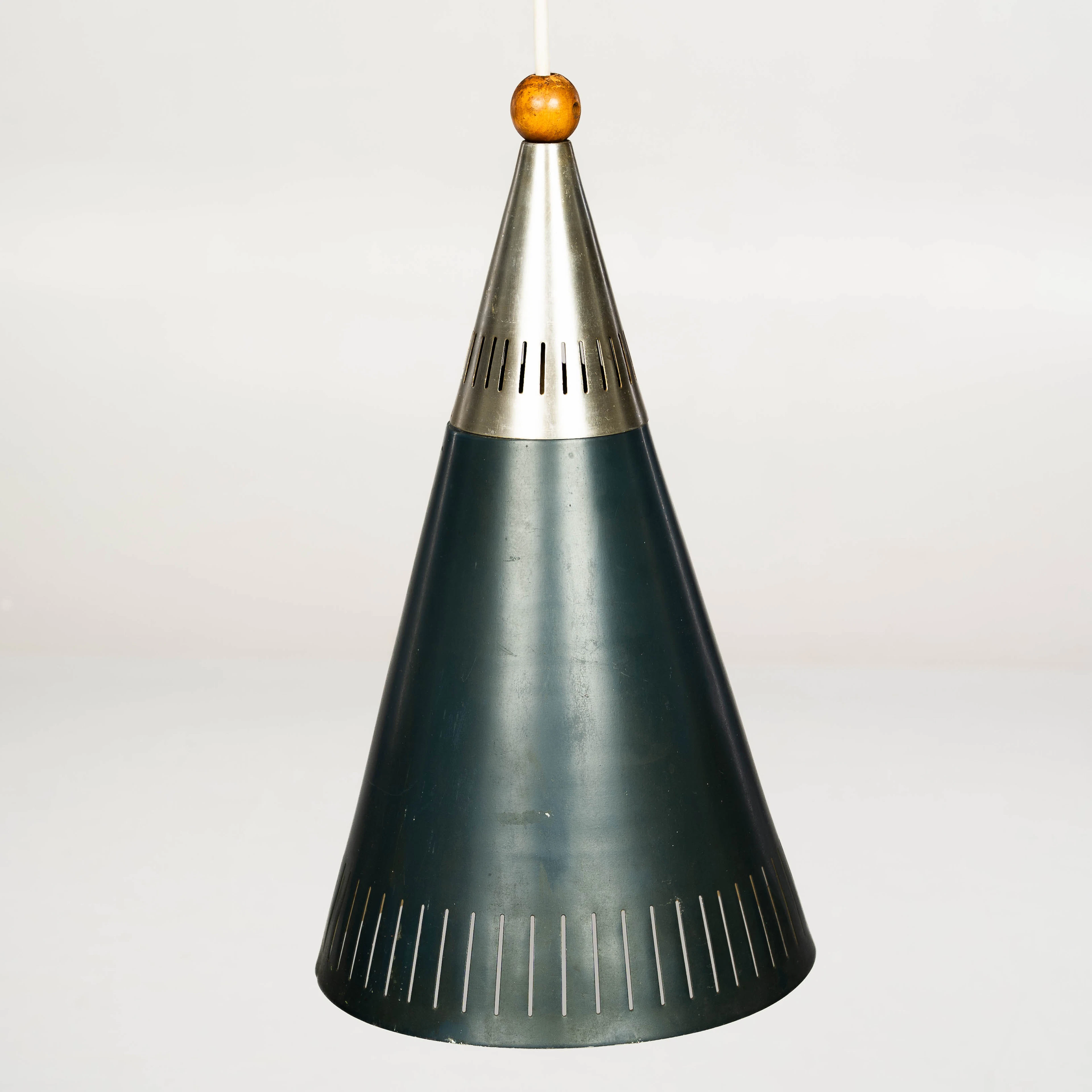 TAKLAMPA, 1950/60-tal, metall, (Höjd 44 cm).