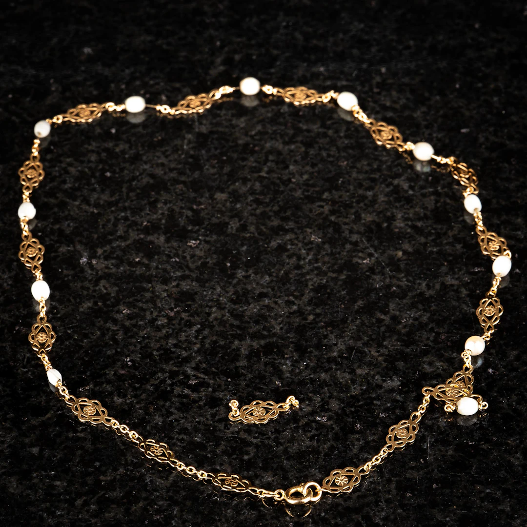 COLLIER, Med pärlor, Guld 18K, 1900-tal.