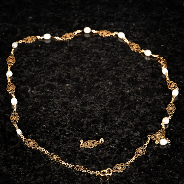 COLLIER, Med pärlor, Guld 18K, 1900-tal.