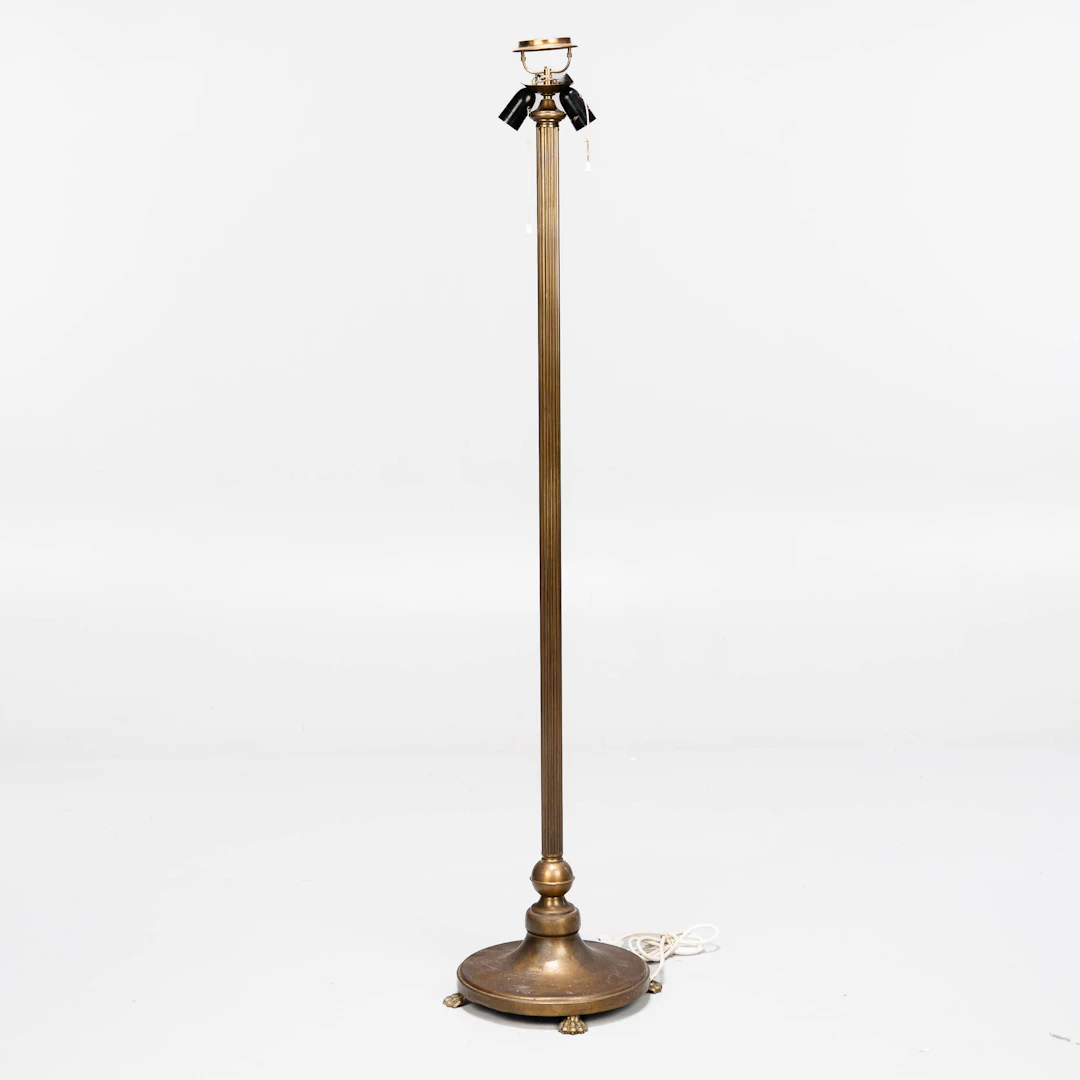 GOLVLAMPA, 2 ljuspunkter, Mässing. Rokoko-stil.