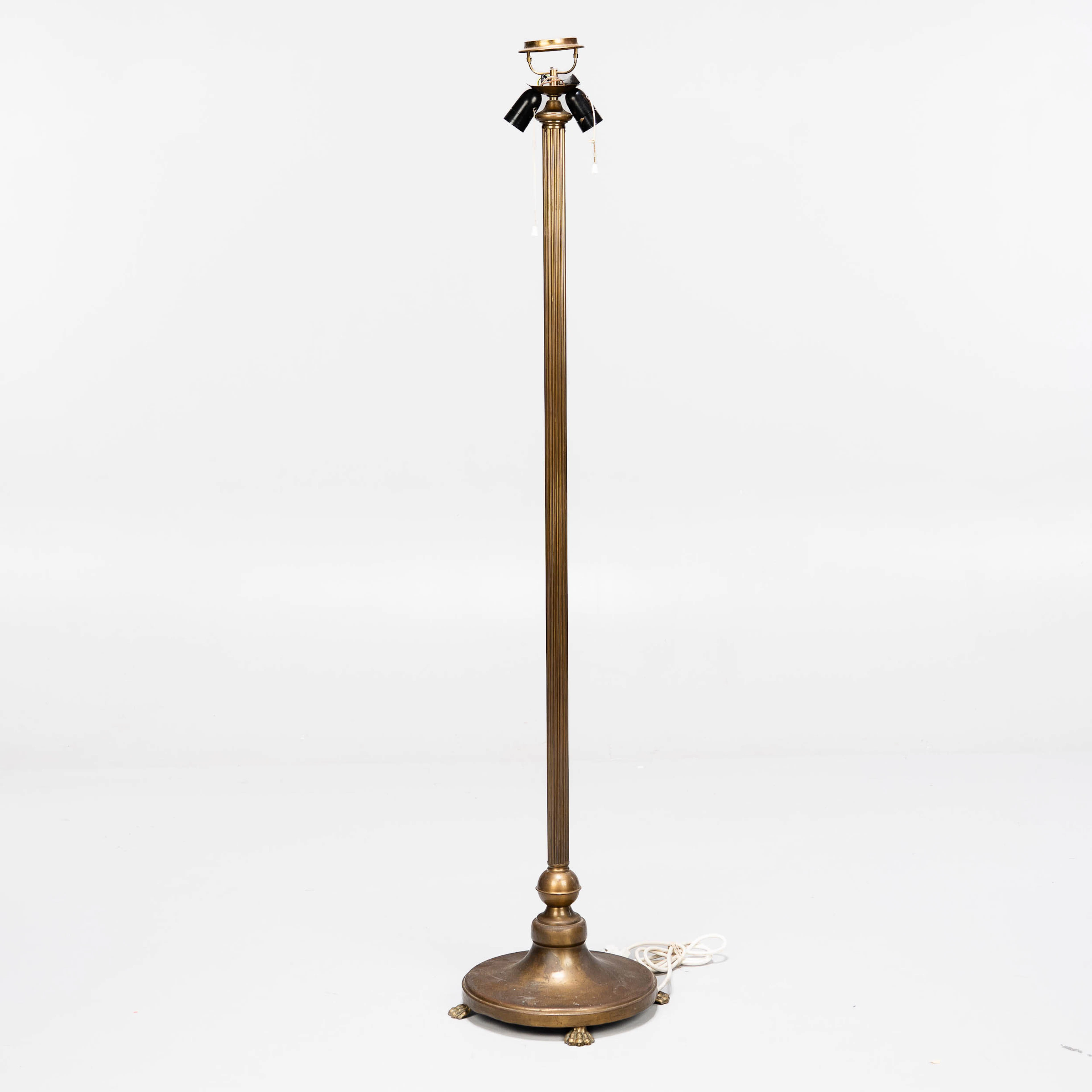 GOLVLAMPA, 2 ljuspunkter, Mässing. Rokoko-stil.