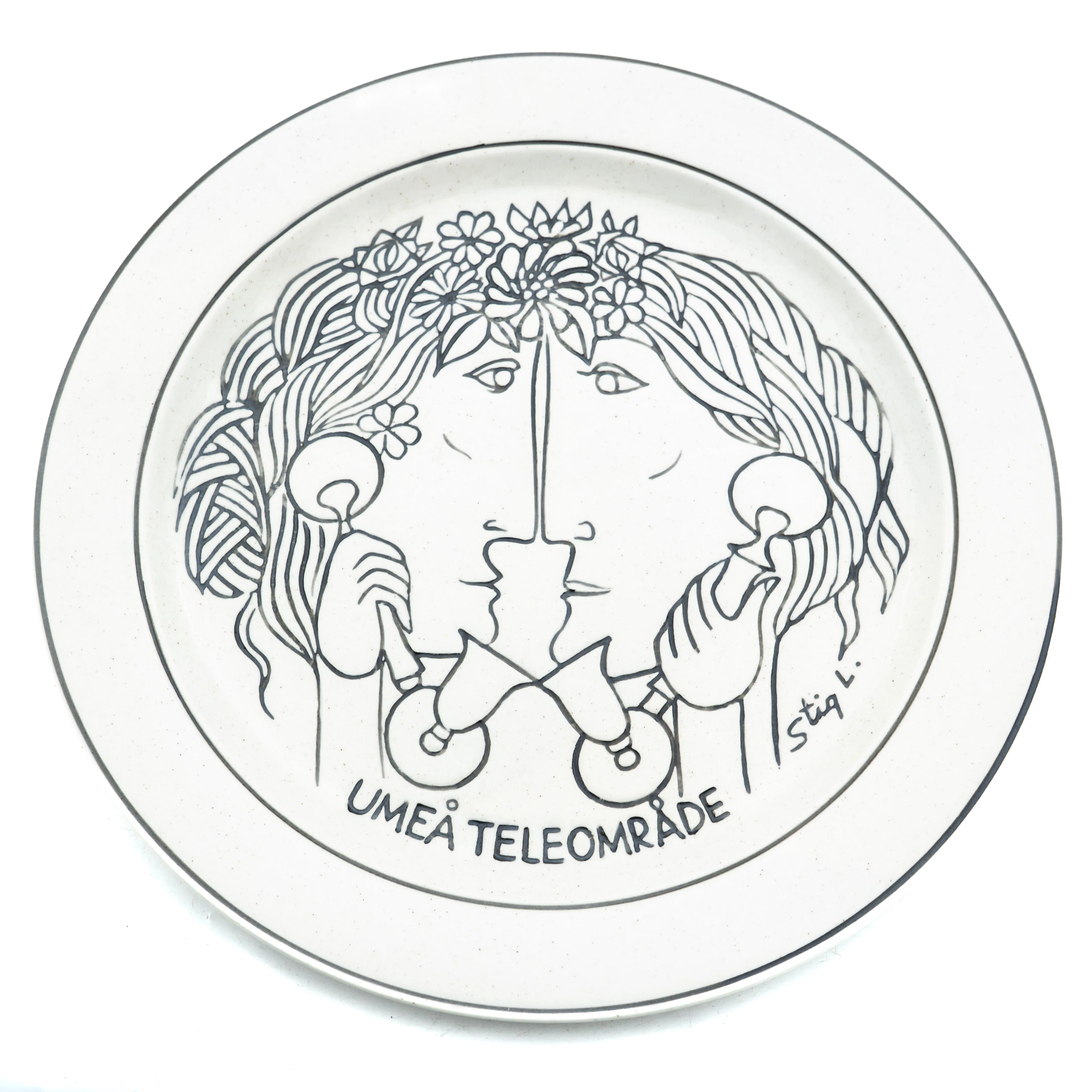 STIG LINDBERG. Prydnadstallrik, "Umeå Teleområde". Gustavsberg, Umeå.