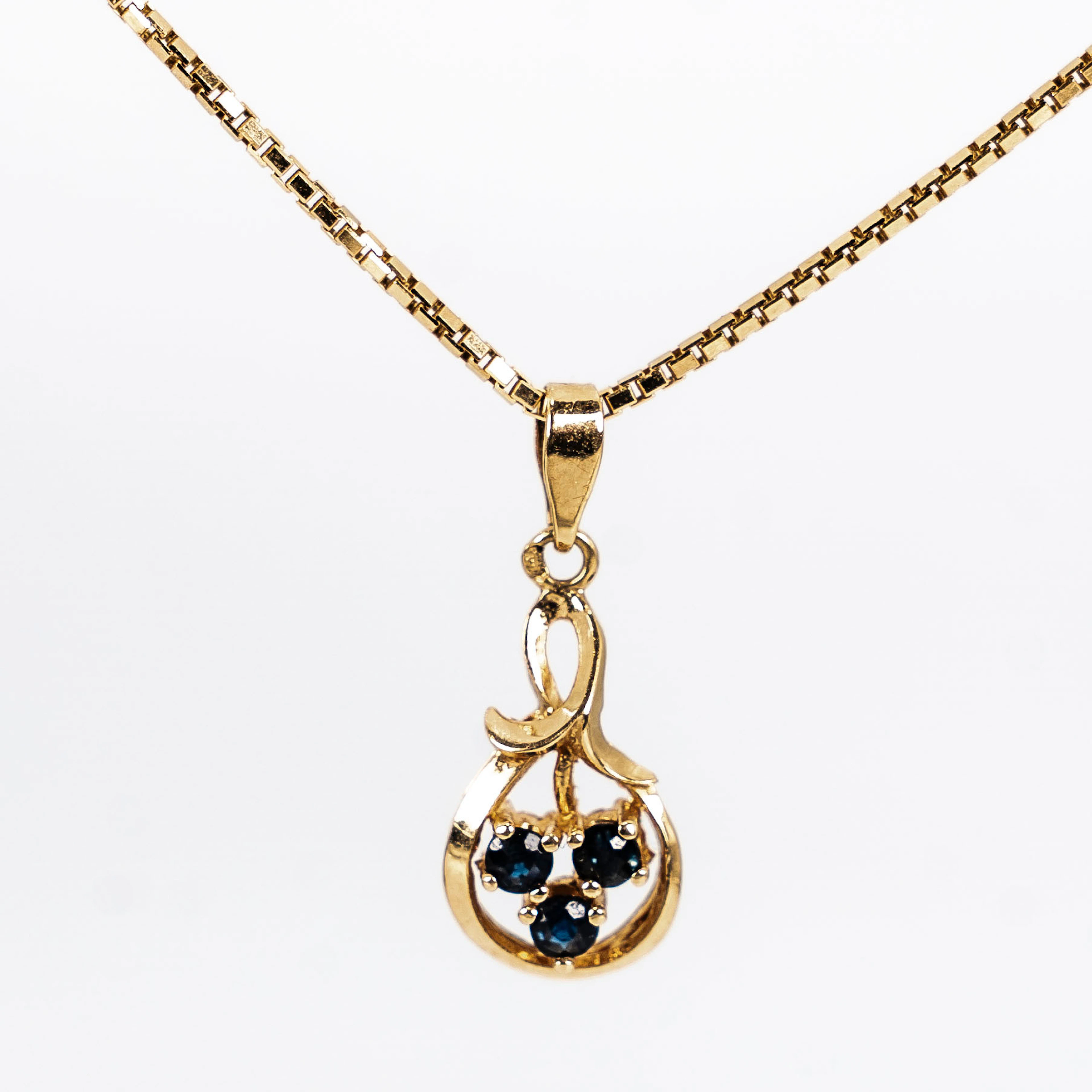 Halsband med hänge, Guld, 18K, Safir, 1900-tal.