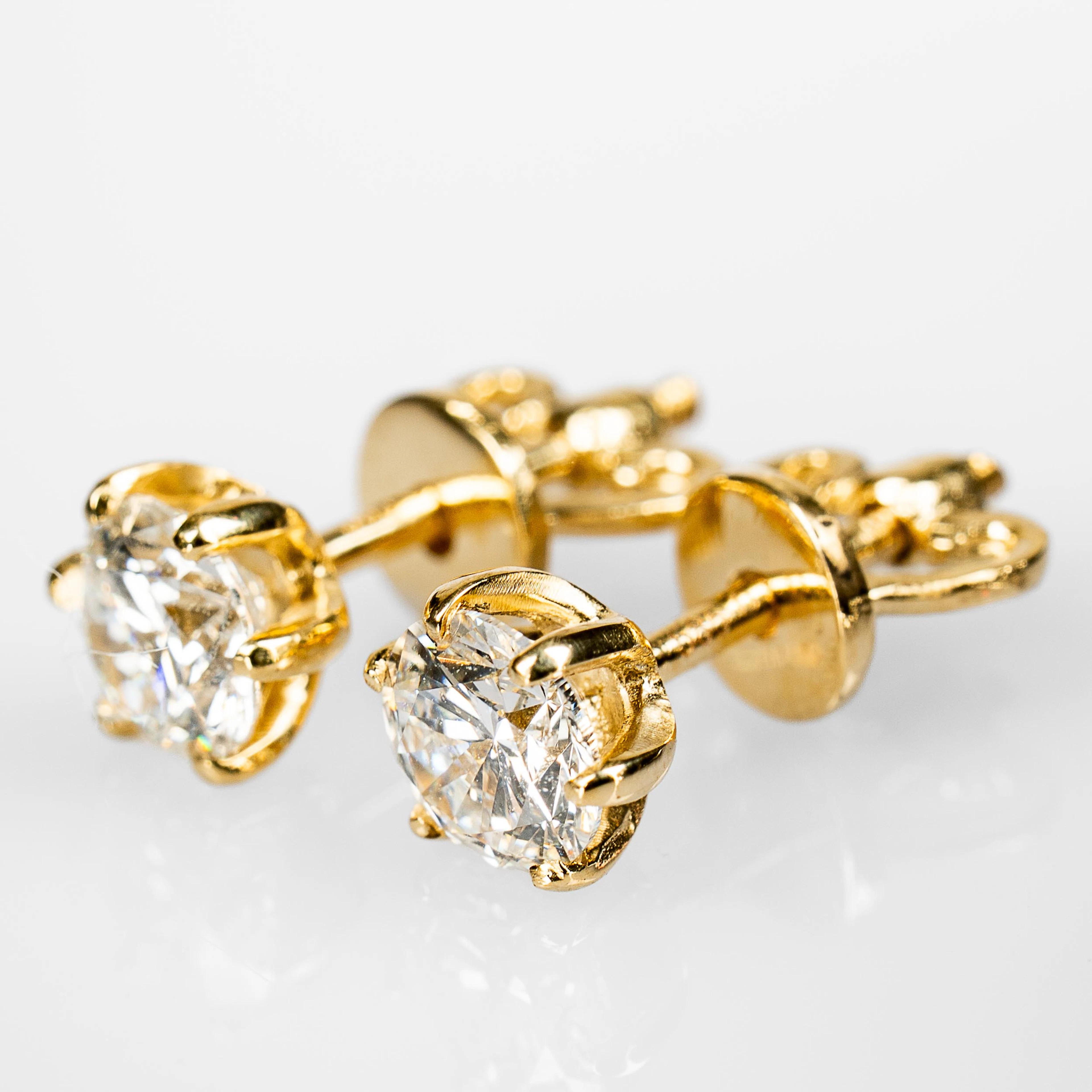 ÖRHÄNGEN. 14K Guld med briljantslipade diamanter 1 ct (2st).