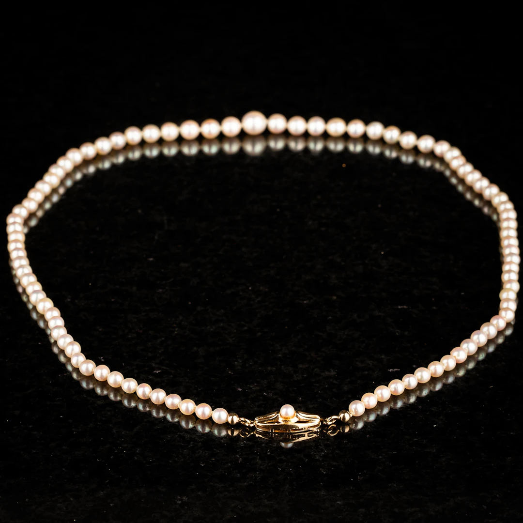 PÄRLCOLLIER, Spänne i 18k guld.