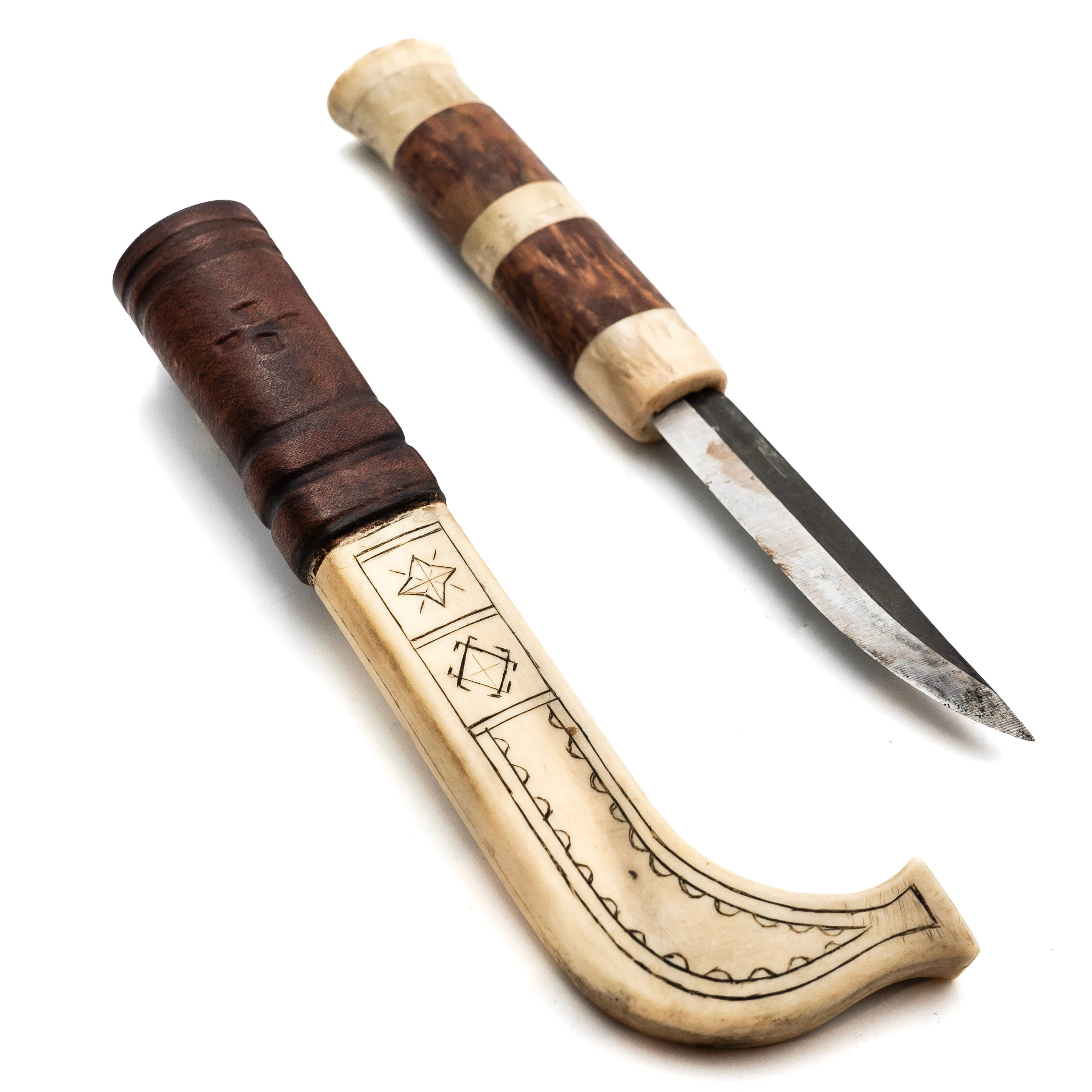 OIDENTIFIERAD SLÖJDARE. Halvhornskniv, Slöjd, Monogramsignerad VE, 1900-tal.