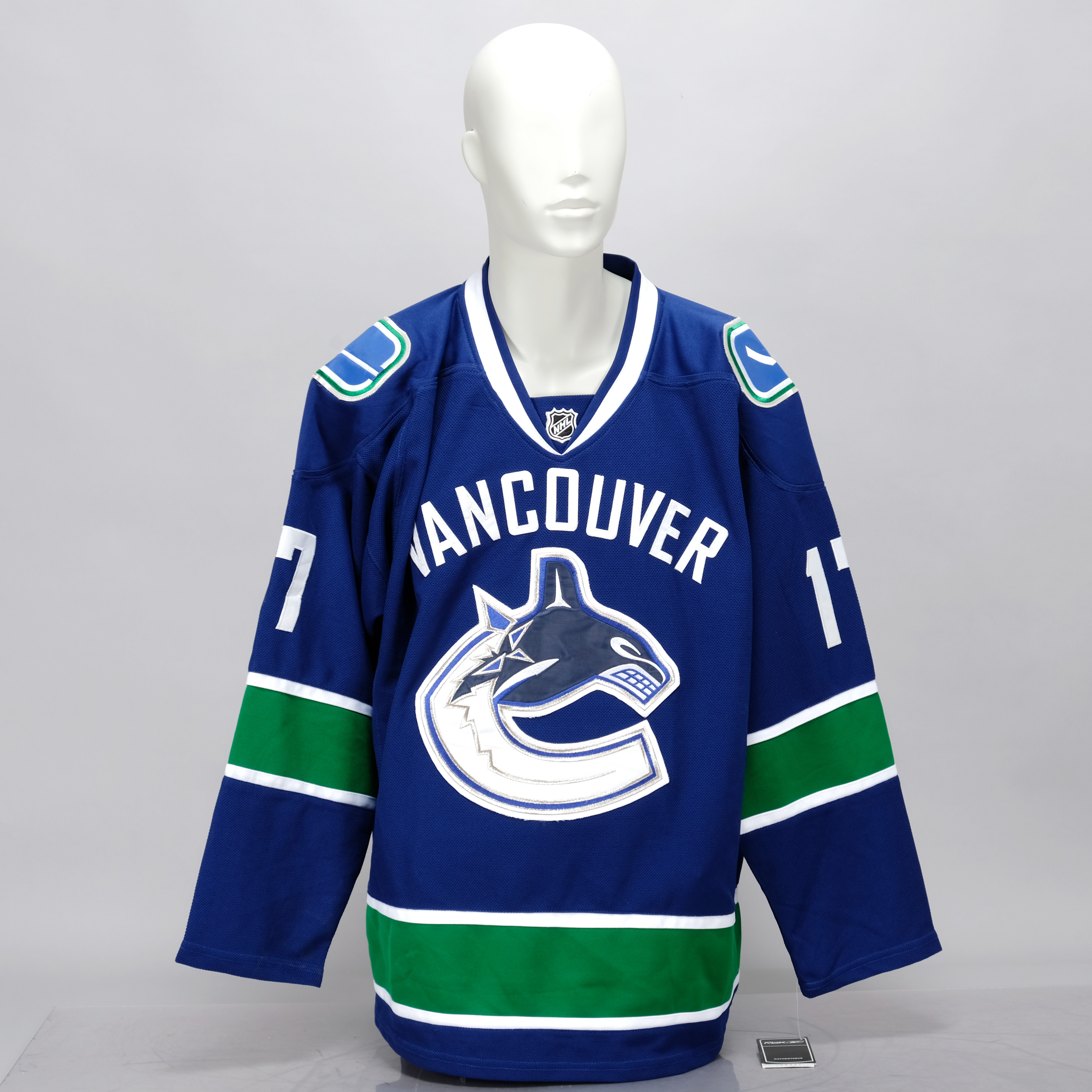 RYAN KESLER. Hockeytröja, Vancouver, Spelarnummer 17, Signerad.