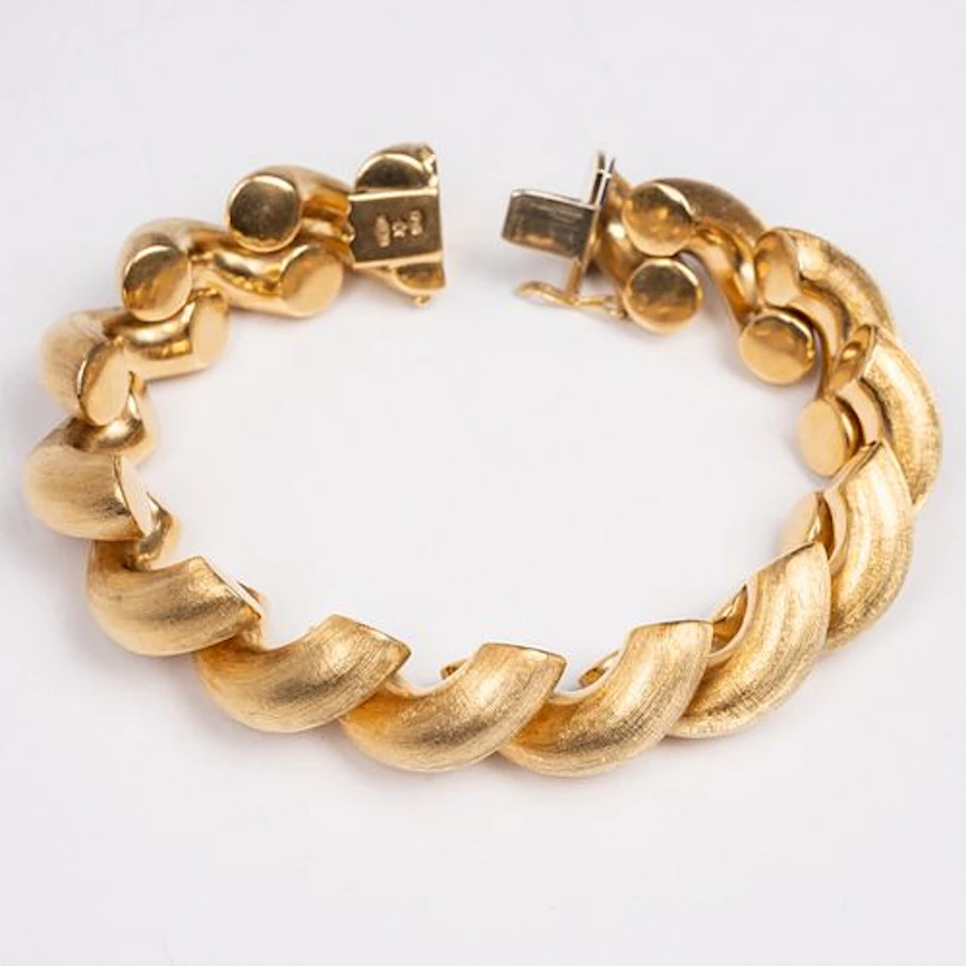 An 18kt Yellow Gold Bracelet