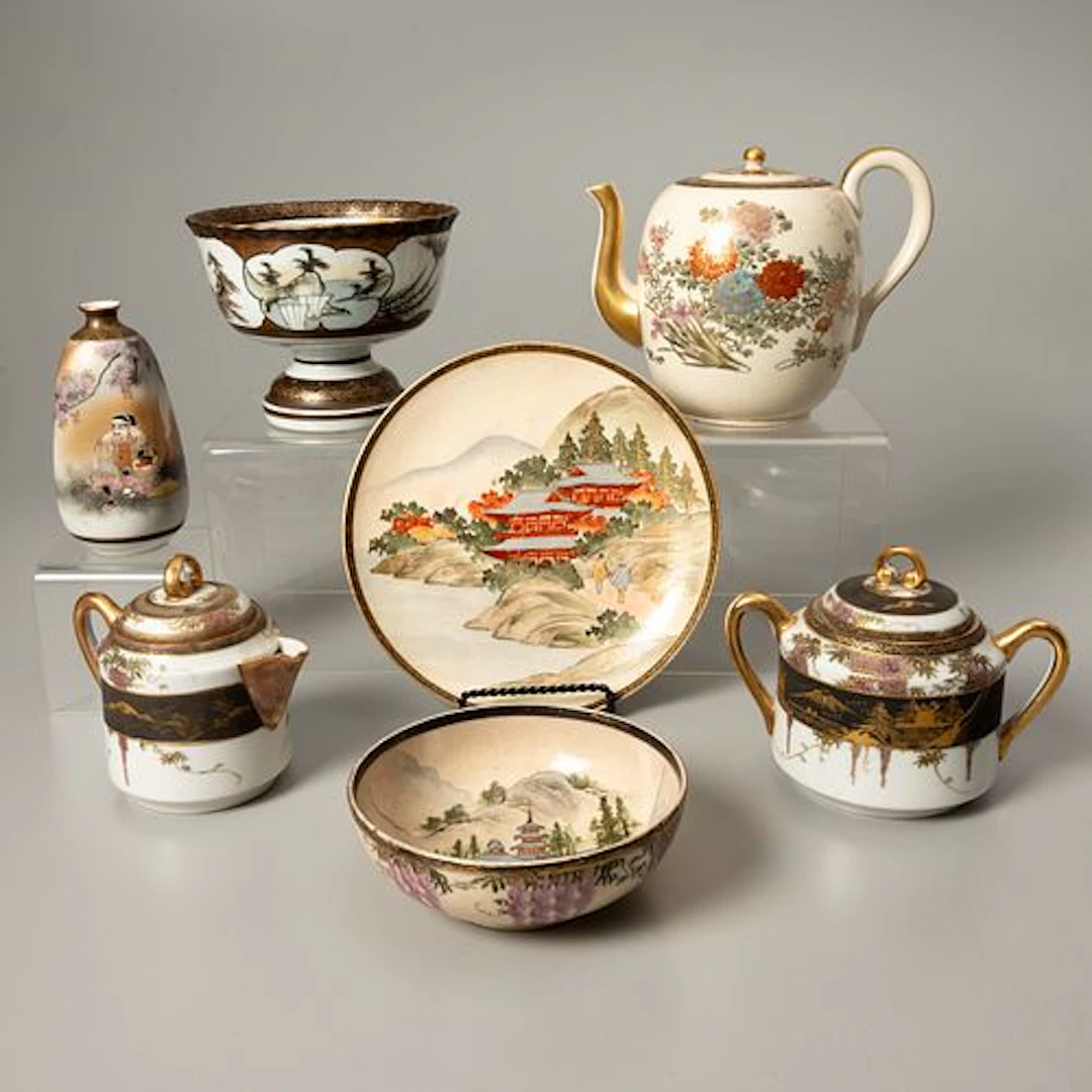 7 Japanese Porcelain Decorative Items