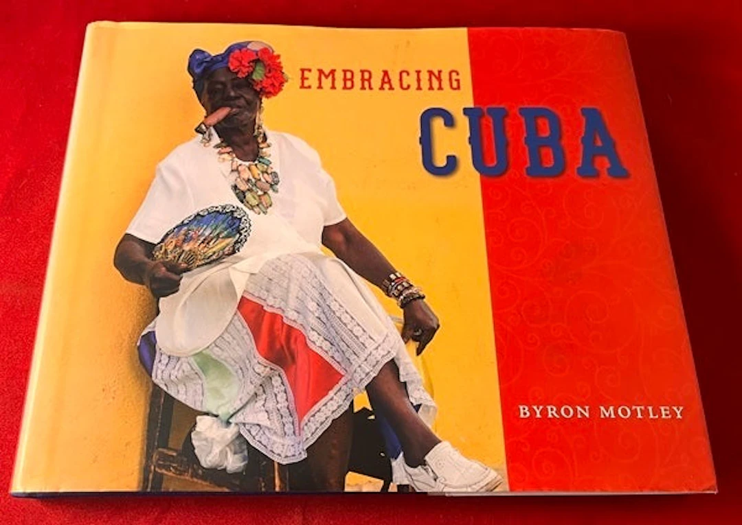 [Signed] [First Edition] Embracing Cuba (SIGNED 1ST) (Art) MOTLEY