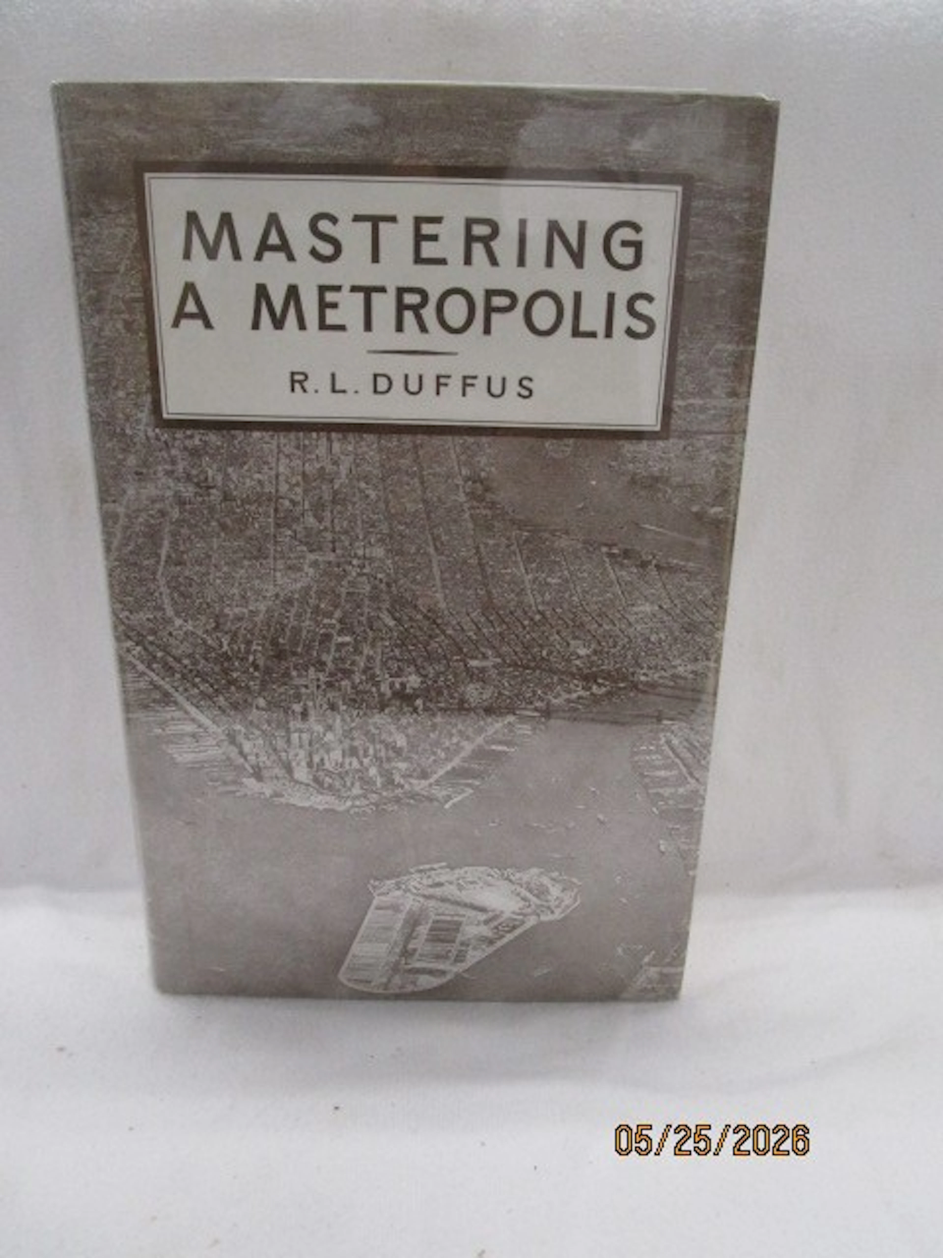 [First Edition] Mastering a Metropolis Duffus