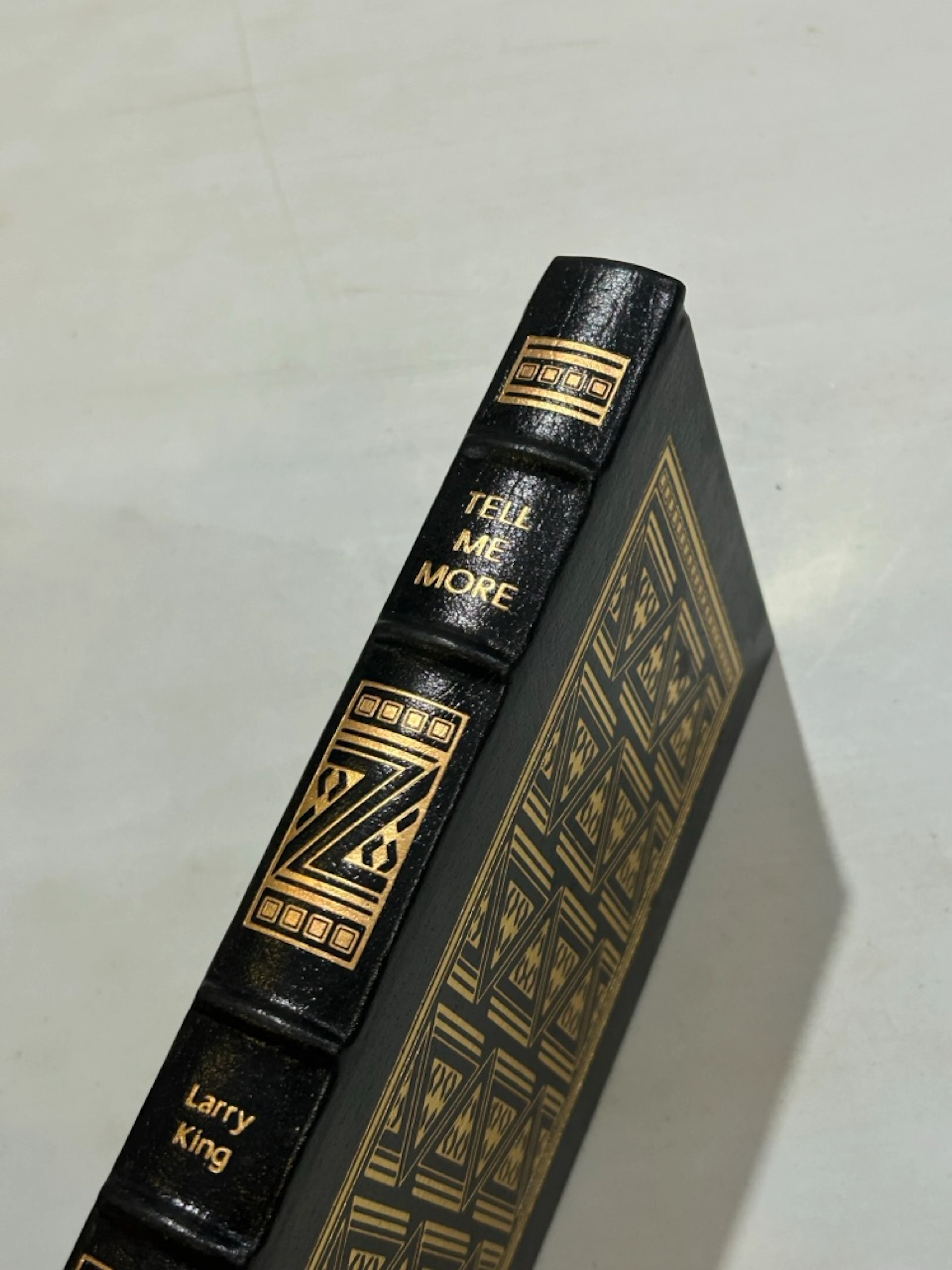 [Signed] [First Edition] Tell me more Signed First...