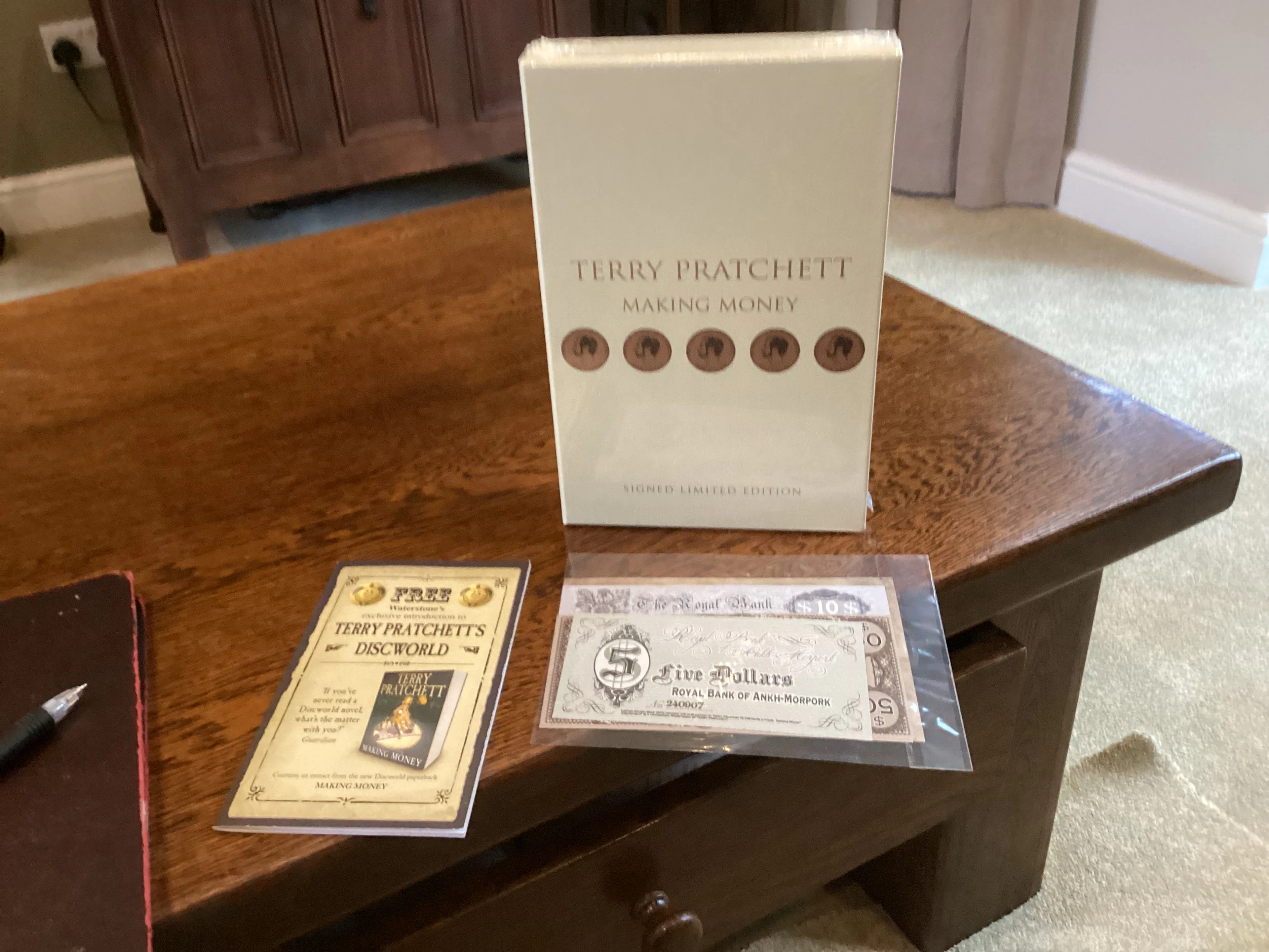 [Signed] [First Edition] Making Money *****SIGNED LIMITED...