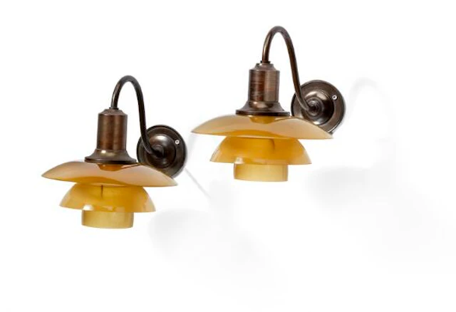 Poul Henningsen: "PH-2/2". A pair of browned brass wall lamps. – Bruun
