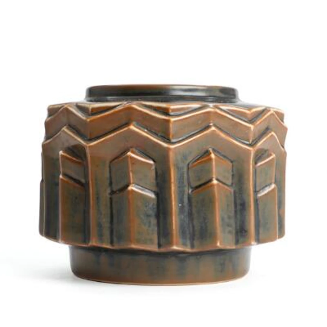 Melike Abasiyanik: A stoneware vase. Decorated with bear glaze. Royal