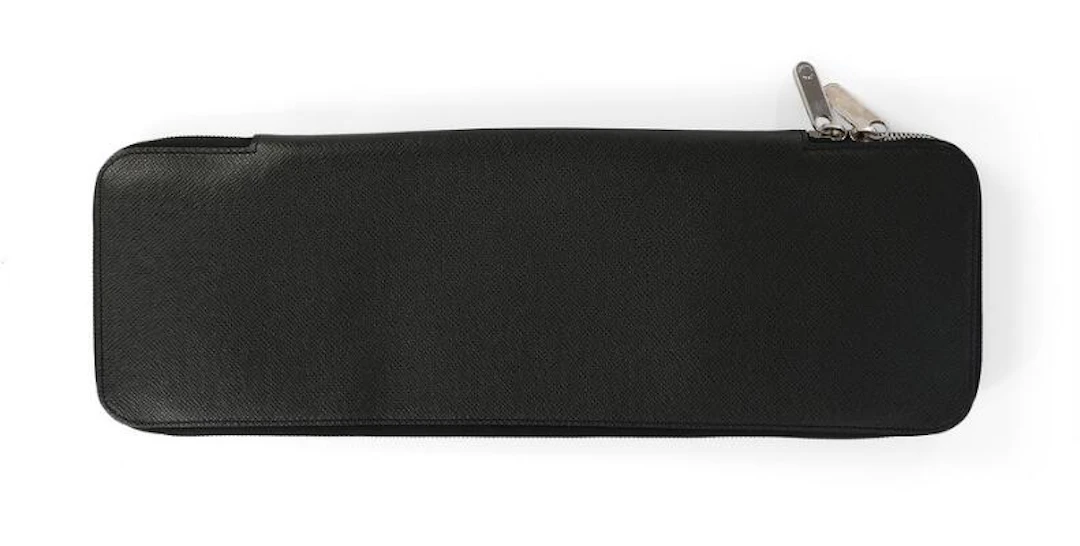 Louis Vuitton: Tie case in black Taiga-leather with silver-toned hardware.