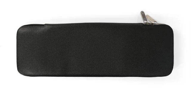 Louis Vuitton: Tie case in black Taiga-leather with silver-toned hardware.