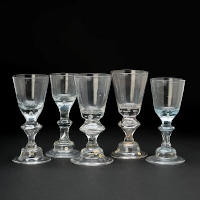 Five German Perlkelchen wine glasses. 18th century. H. 17-18 cm. (5)