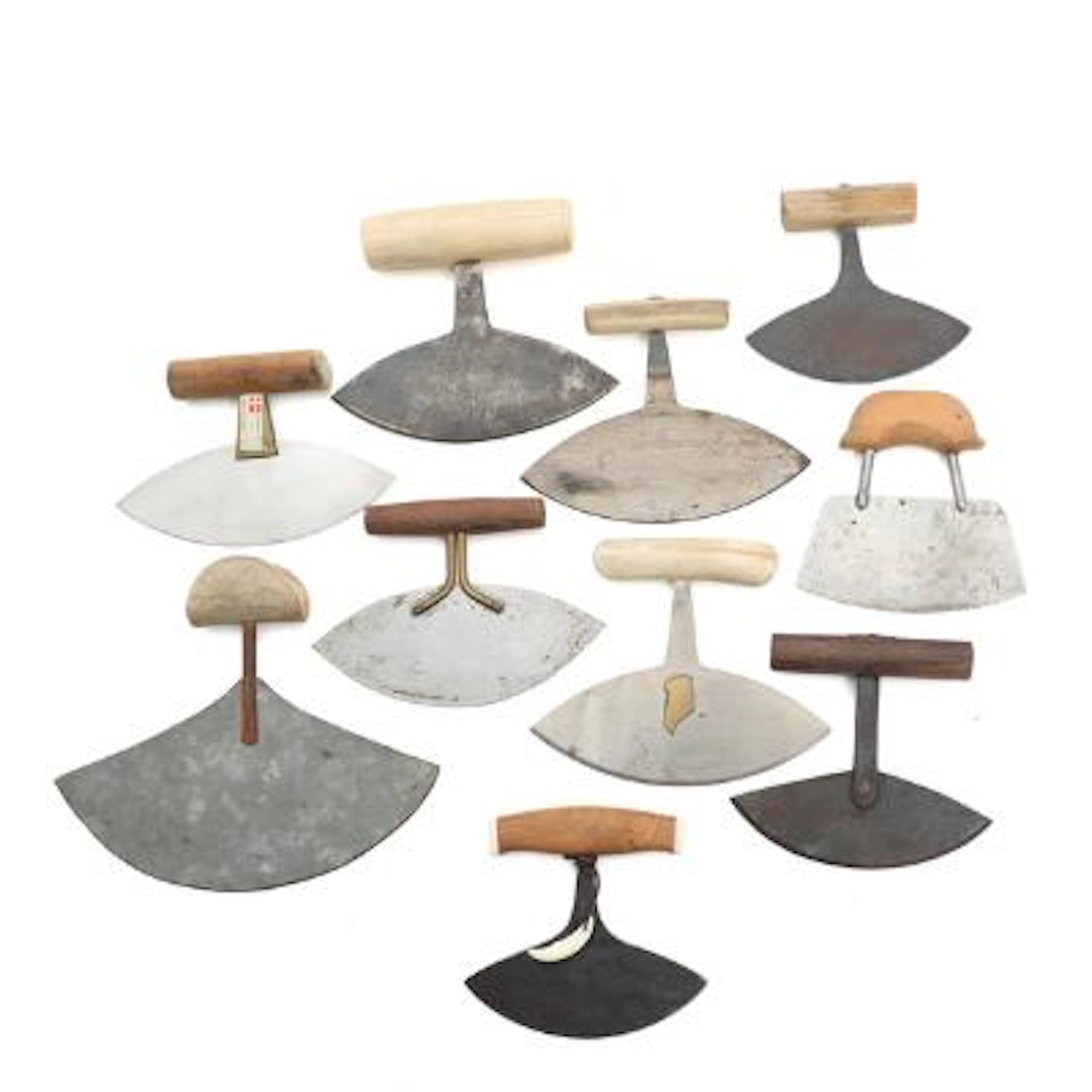 Large collection of ulus with iron blades and handles of resp. wood