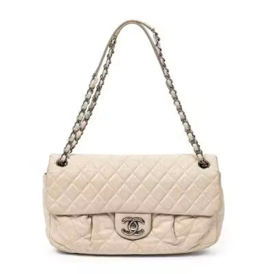 Chanel: A "Single Flap" bag in cream-coloured quilted leather with