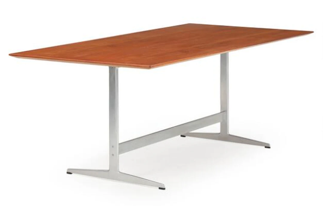 Arne Jacobsen: Dining table with teak top and shaker-form aluminium