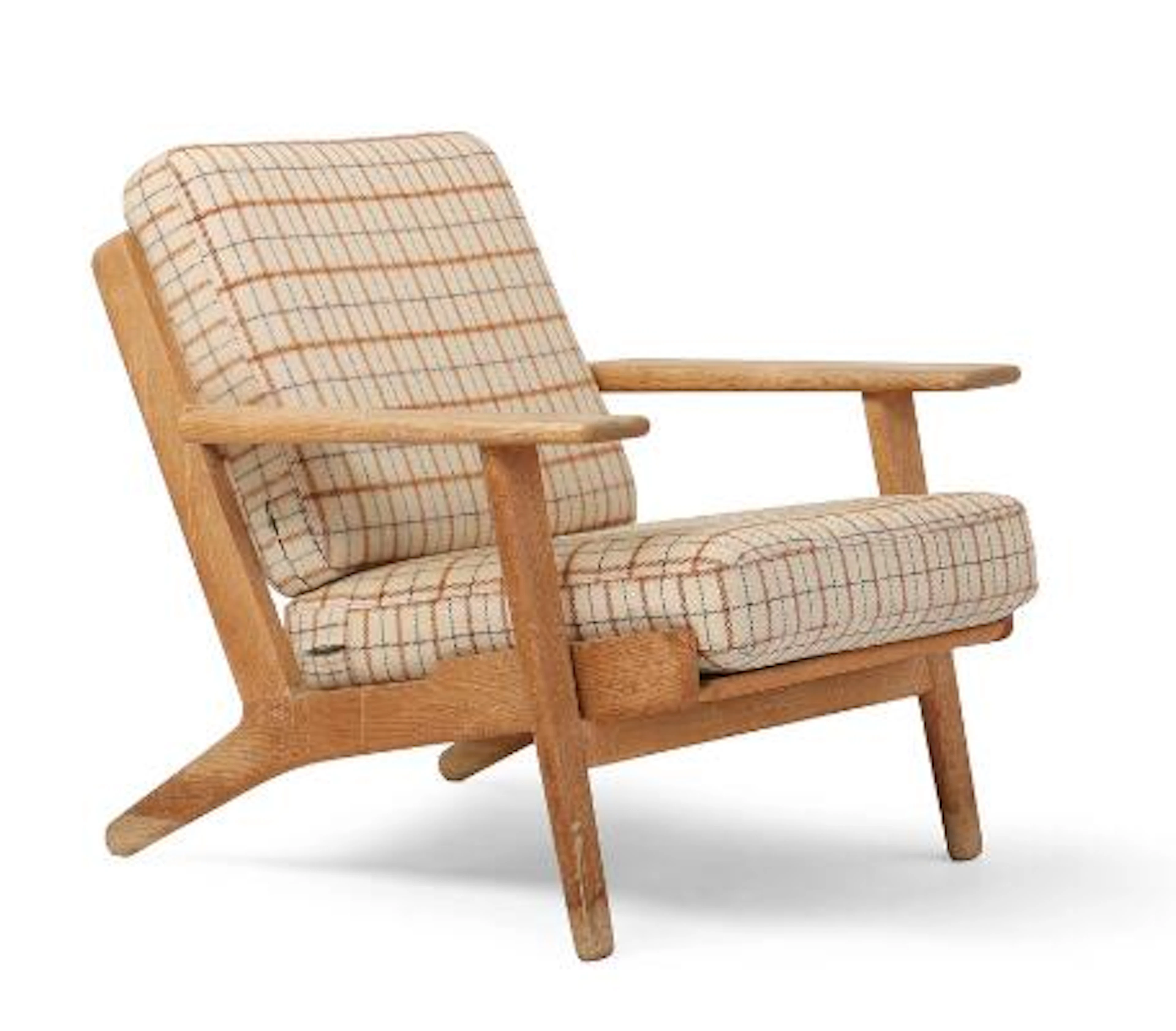 “GE 370”. Oak easy chair. Seat and back cushions upholstered in checked