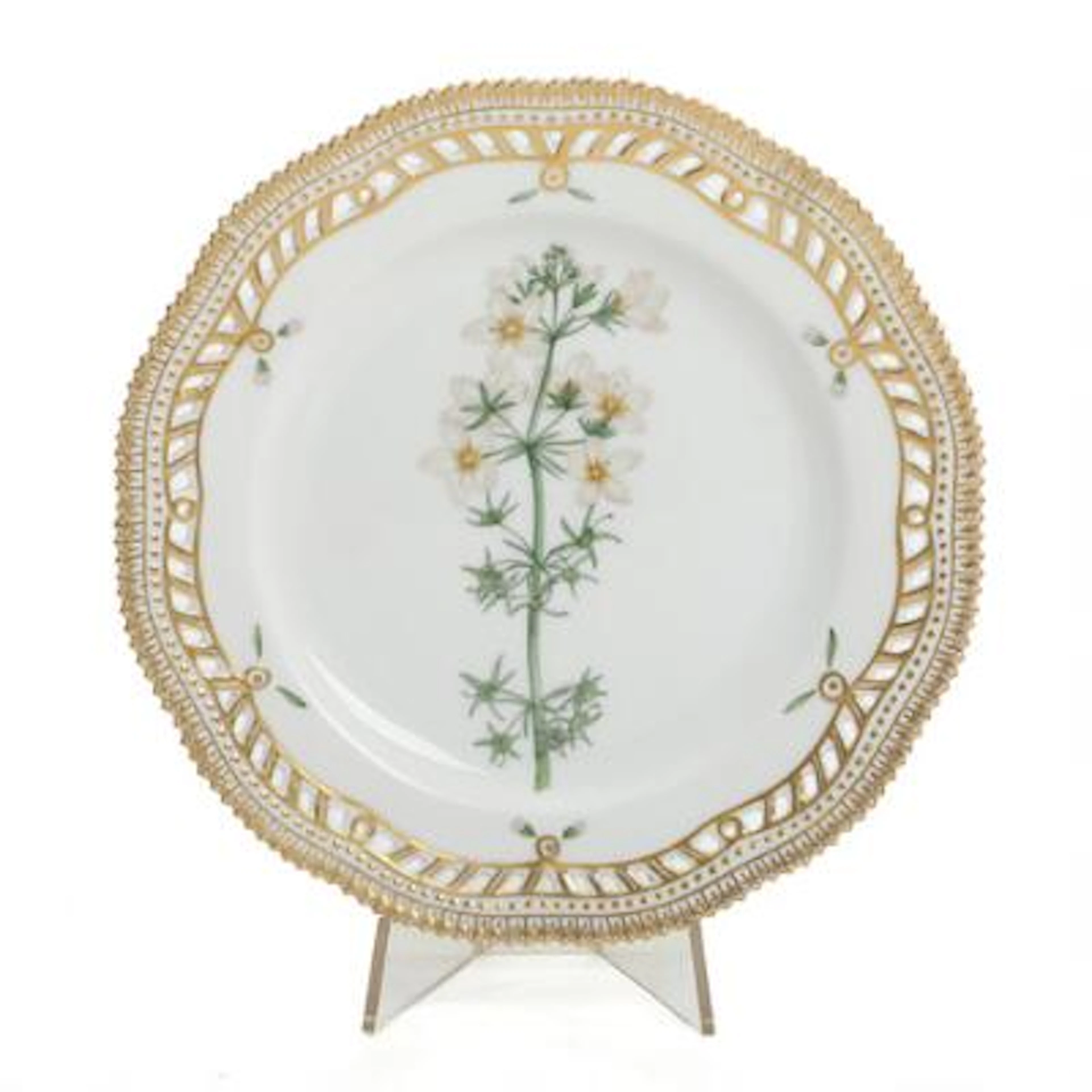 "Flora Danica". Luncheon plate of porcelain with pierced rim. 3554.