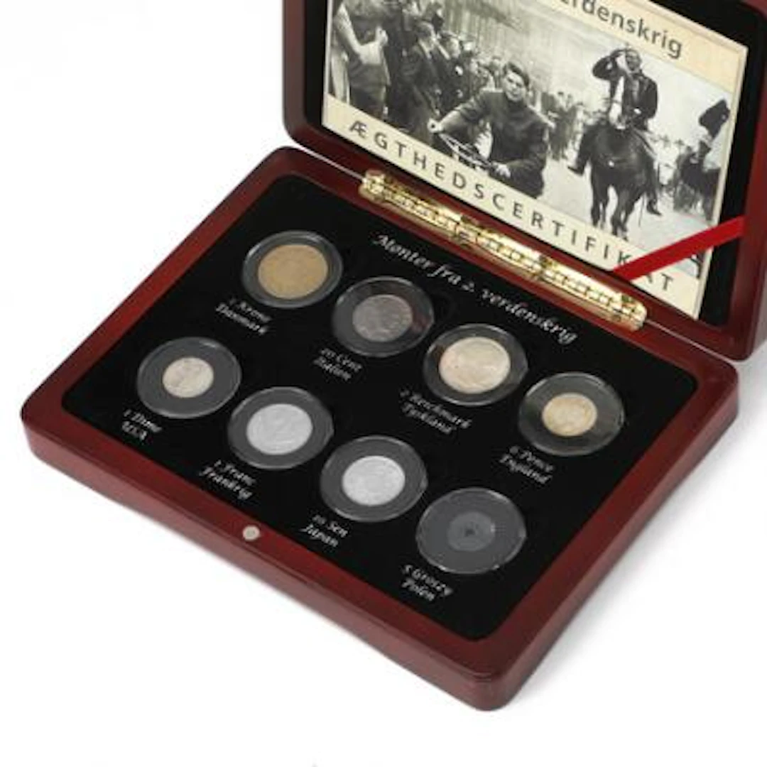 4 sets of coins from the First and Second World Wars, in total 48