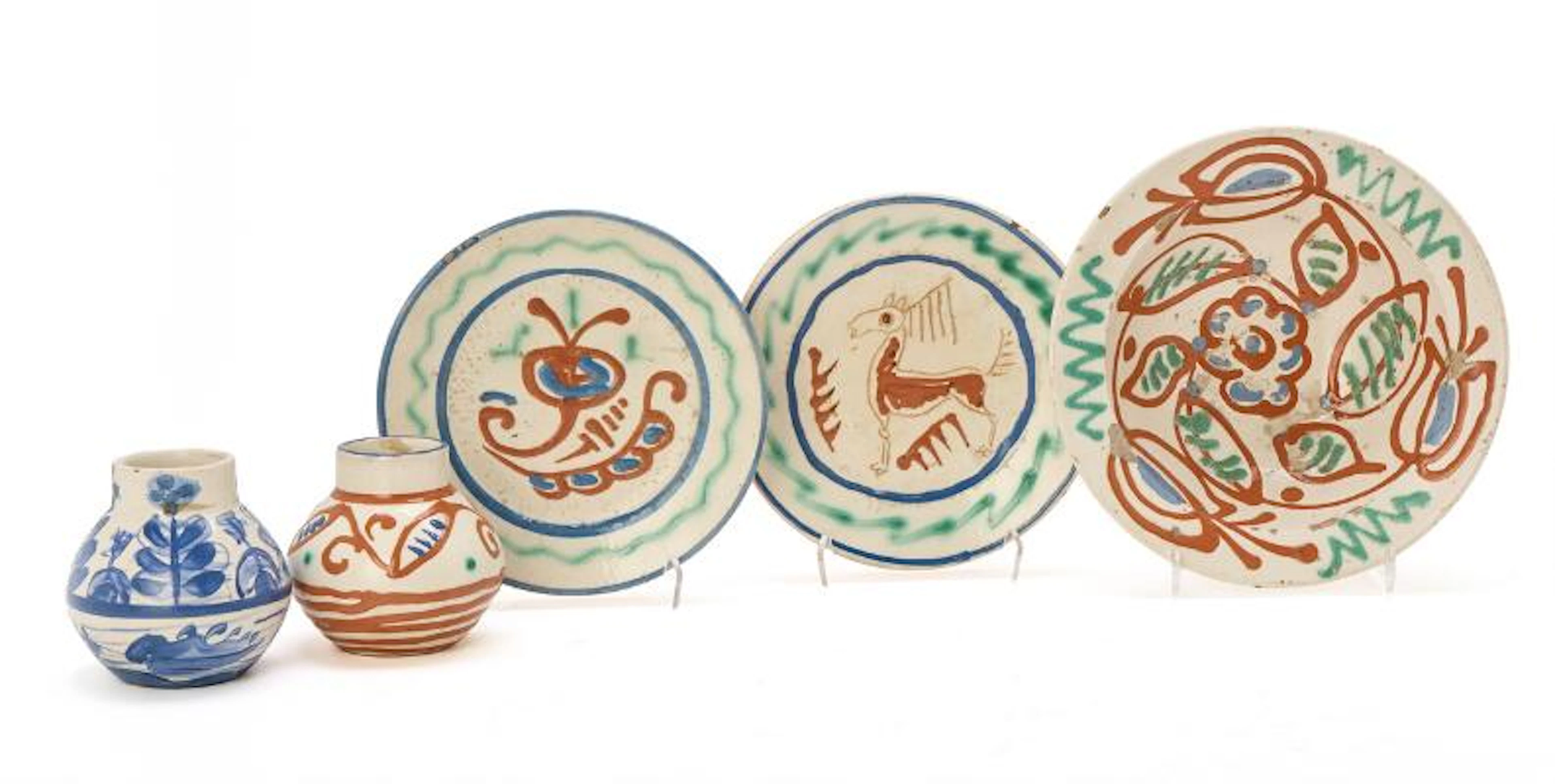 Dansk Kunsthandel: An earthenware collection, comprising two dishes